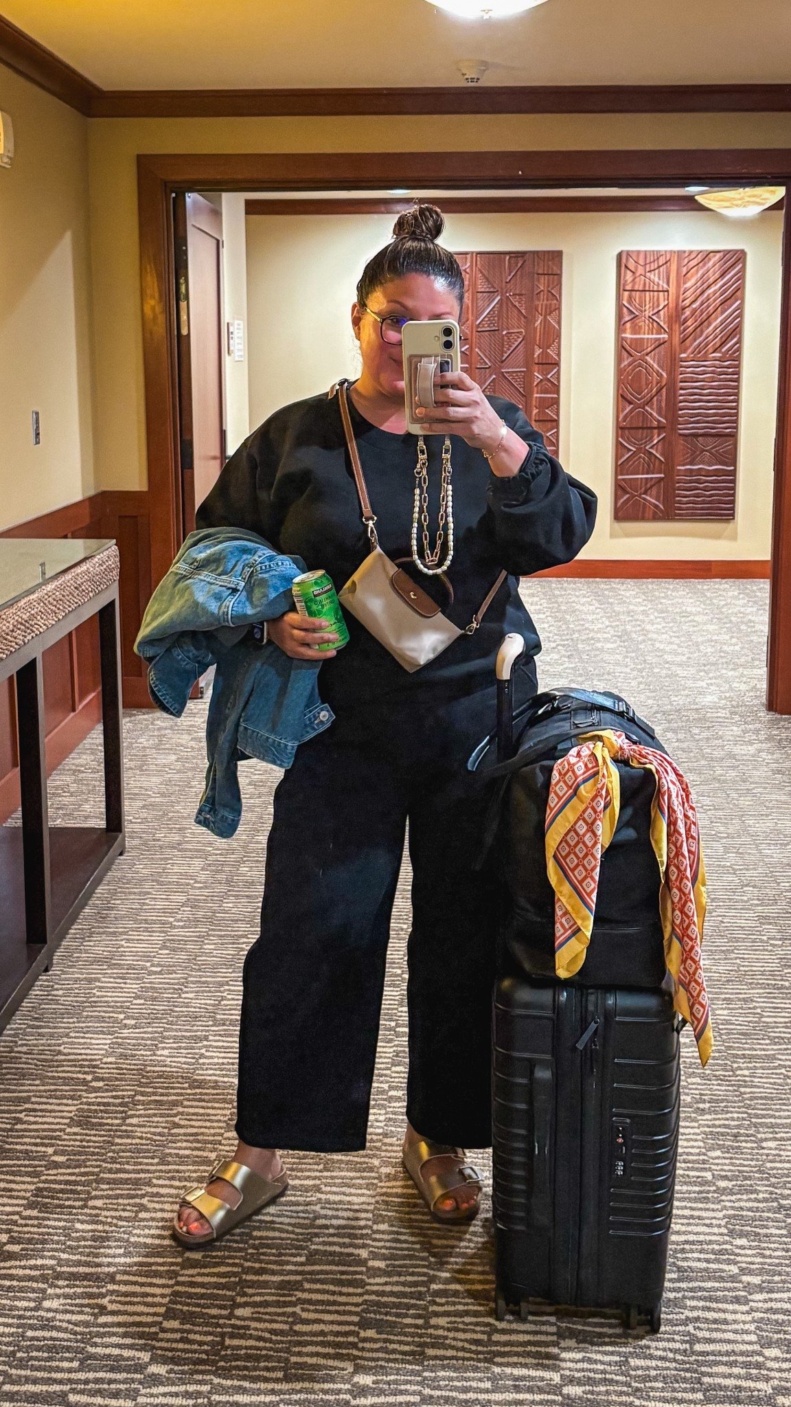 Today’s travel ‘fit back home:
Banana Republic Factory scuba sweatshirt (L)
Banana Republic Factory scuba pants
Free People denim jacket (XL)
Birkenstock Arizona sandals
Beis luggage 

#LTKMidsize #LTKTravel #LTKOver40