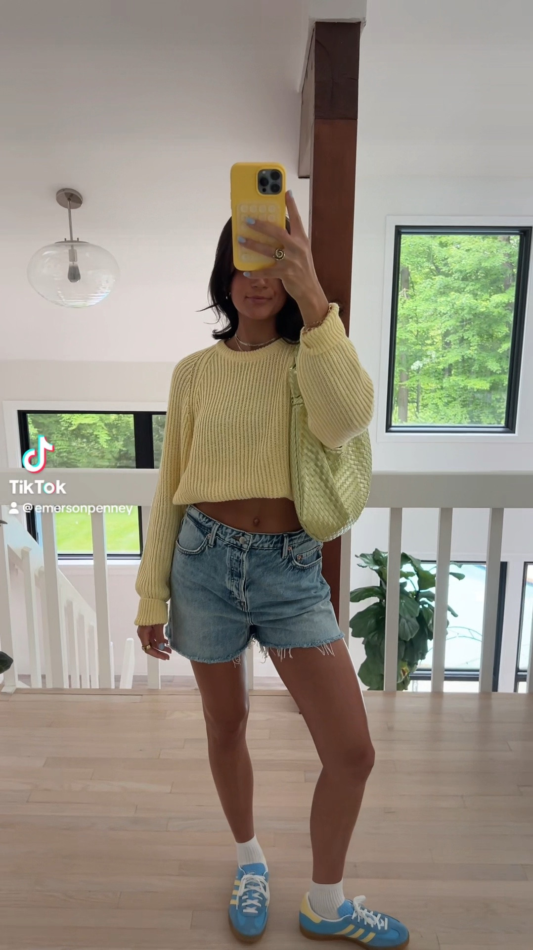 Wearing size 27 in shorts for oversized fit! Usually I wear a size 25 for reference :)