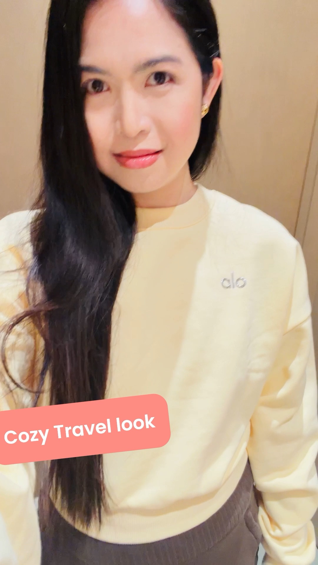 Favorite Cozy travel look!😘🤗💛This sweater is soo comfy, wearing a size M here for less cropped look! Also great for the gym, errands and everyday winter to spring weather!😉Linked some dupes below❤️💛😍





#ltkstyletip #ltkwinterstyle #gymoutfit #ltkfitness #casuallook #gymlook #yellow #sweaterstyle #travelstyle #travellook #aloyoga @Alo Yoga 

#LTKTravel #LTKActive #LTKootd