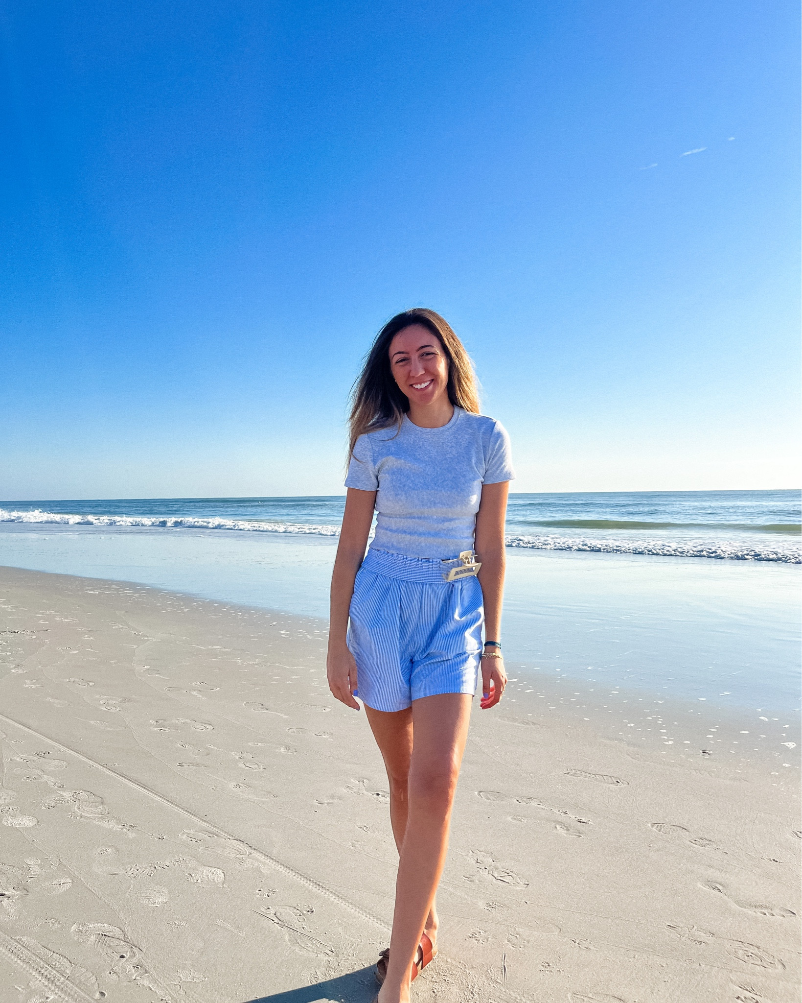 Casual Outfit Idea; Djerf Avenue Breezy Shorts, Abercrombie Baby Tee, Claw Clip, Beach Vacation Outfit

#LTKstyletip