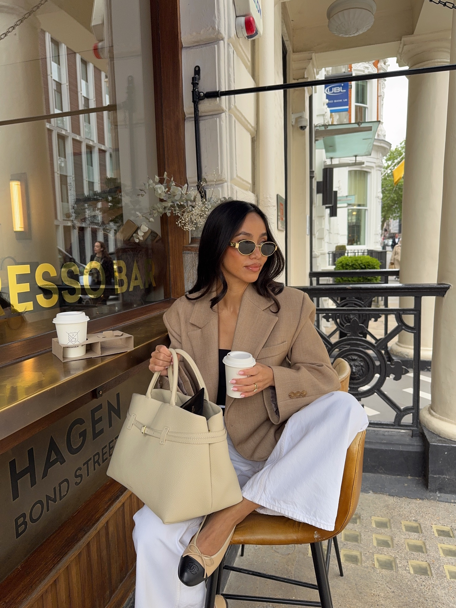Your most loved autumn outfits 🍂 camel beige oversized blazer with white jeans and cream accessories. Autumn city work outfit inspo

#LTKautumn #LTKFashionMonth #LTKworkwear