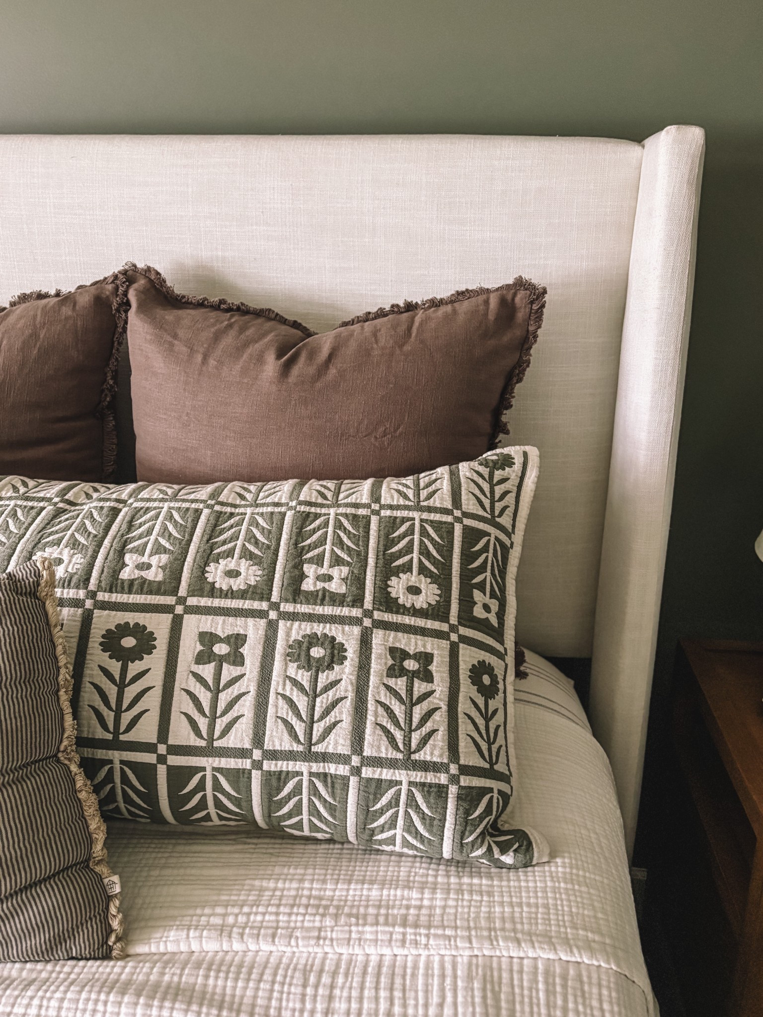 Neutral spring bedding. Pillow covers  