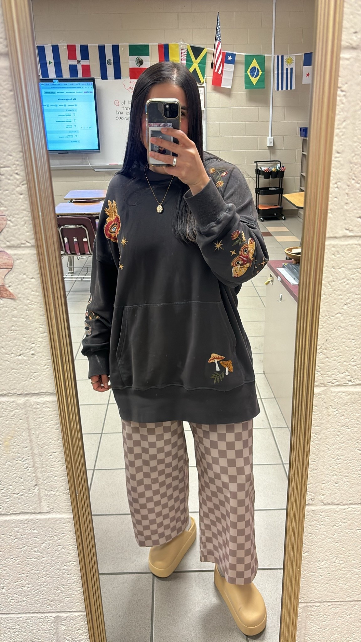 I’m a sucker for checkered pants 🫶🏼