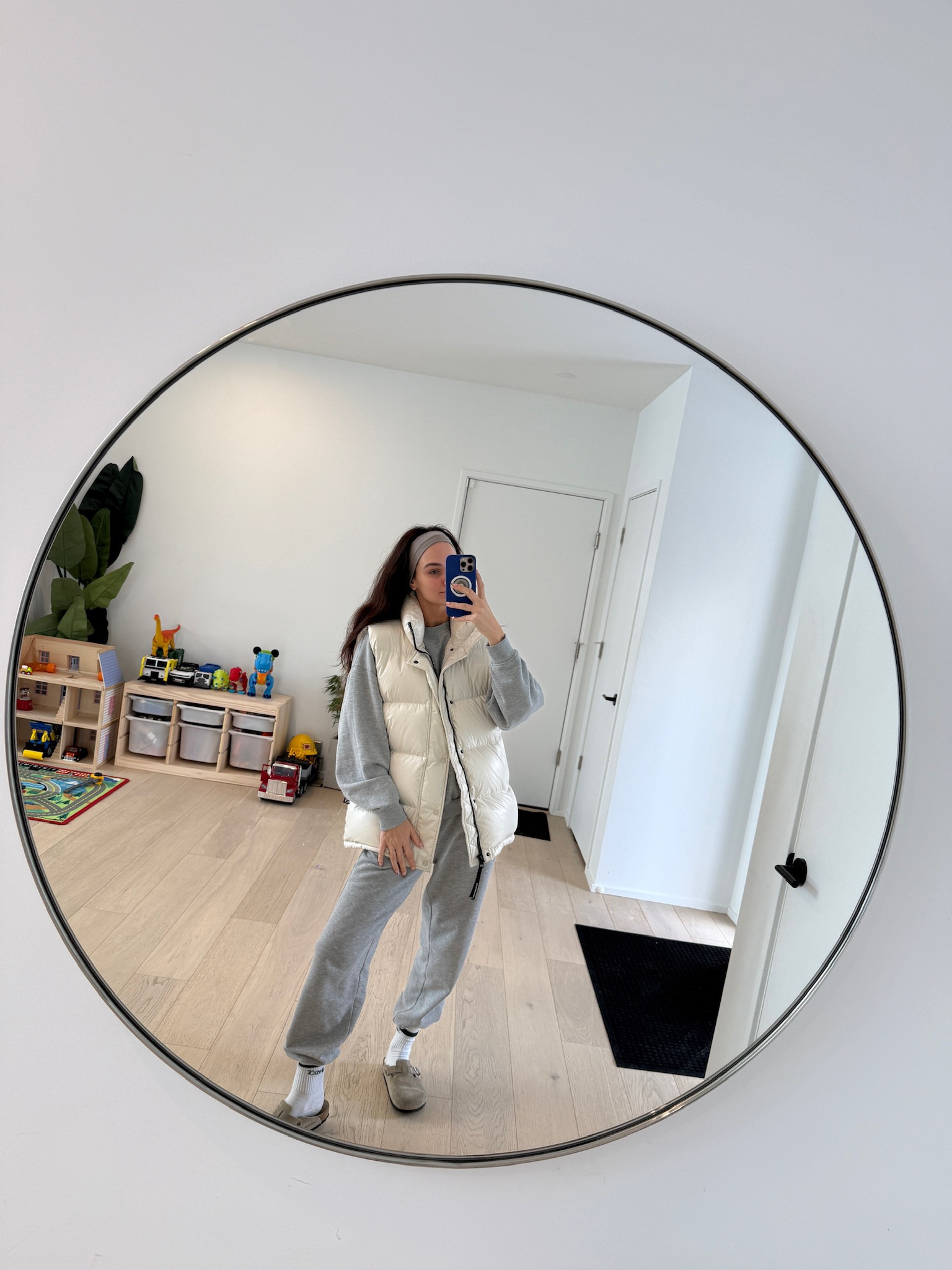 Comfy and cute in my favorite alo set and the warmest vest from Aritzia! 

#LTKStyleTip #LTKSeasonal