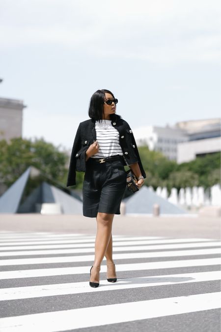Not sure what to wear to work this spring, try a long shorts. Knee length shorts can be dressed up for work but also casually for your day to day activities.

Paired this look with a striped top and a tweed jacket for windy spring moment.

#workwear
#shorts
#tweedjacket

#LTKworkwear #LTKstyletip #LTKSeasonal