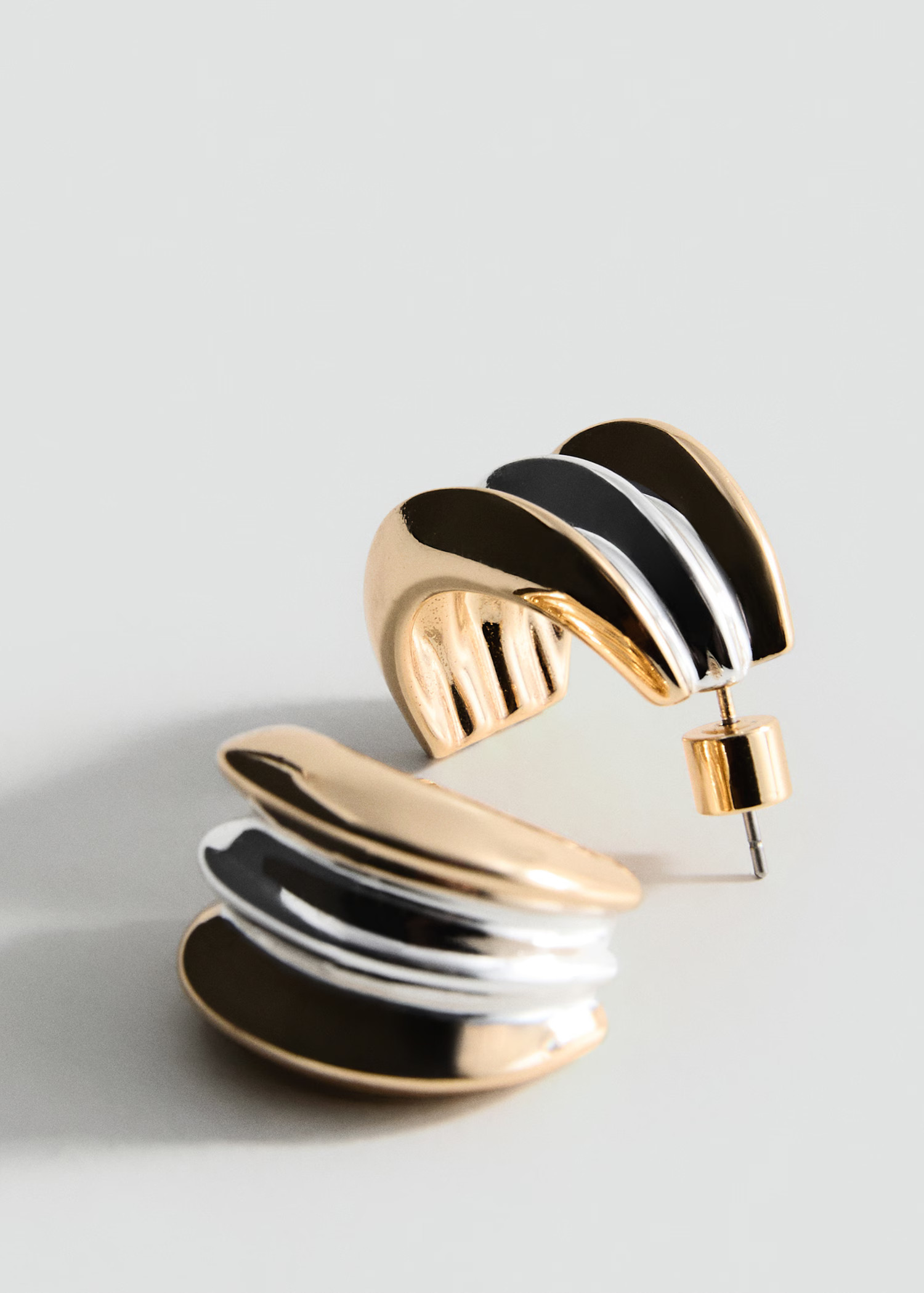 Hoop earrings with two-tone relief | Mango (US/MX/AU)