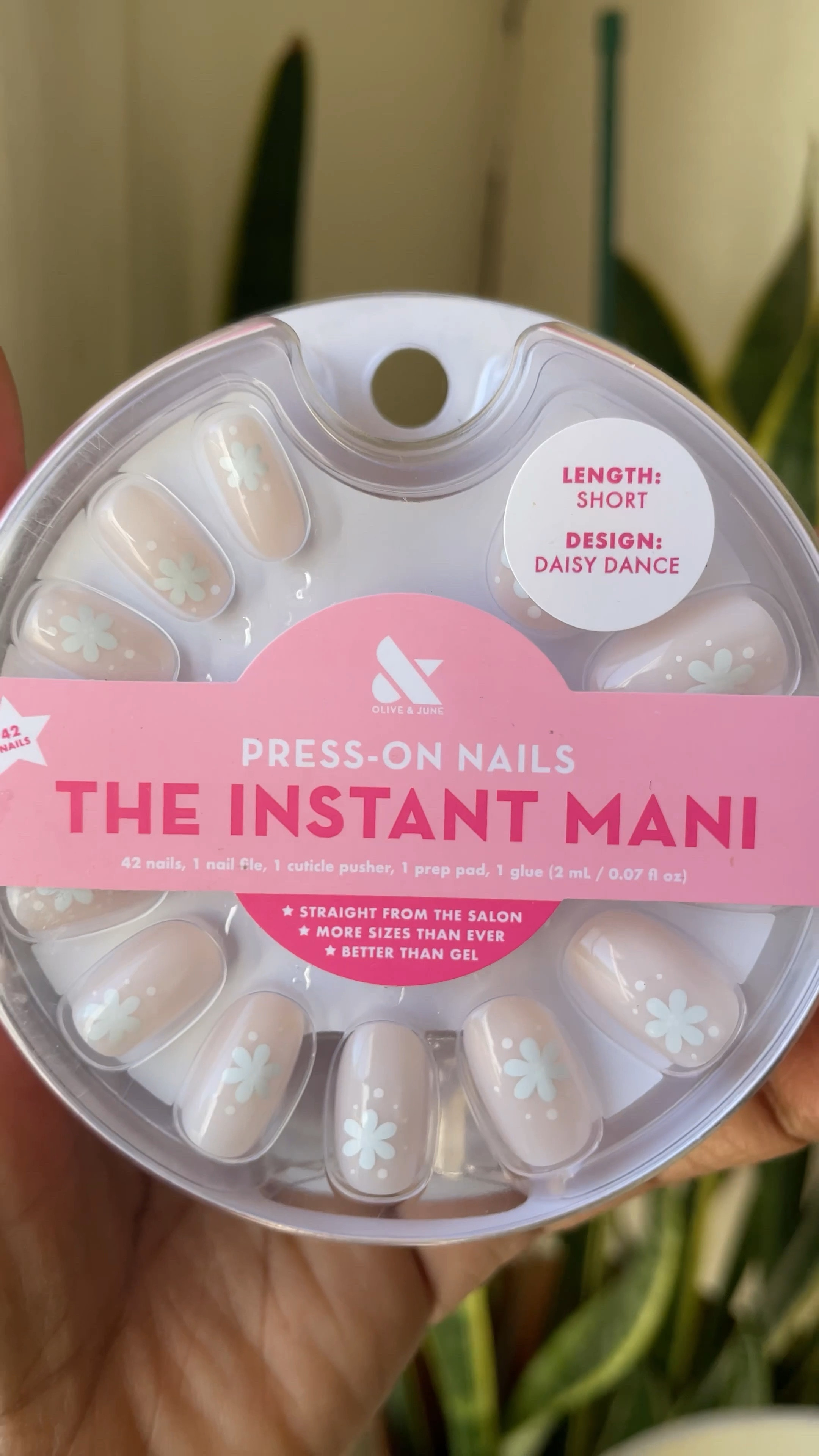 Some cute daisy nails of the week 🌼 #oliveandjune