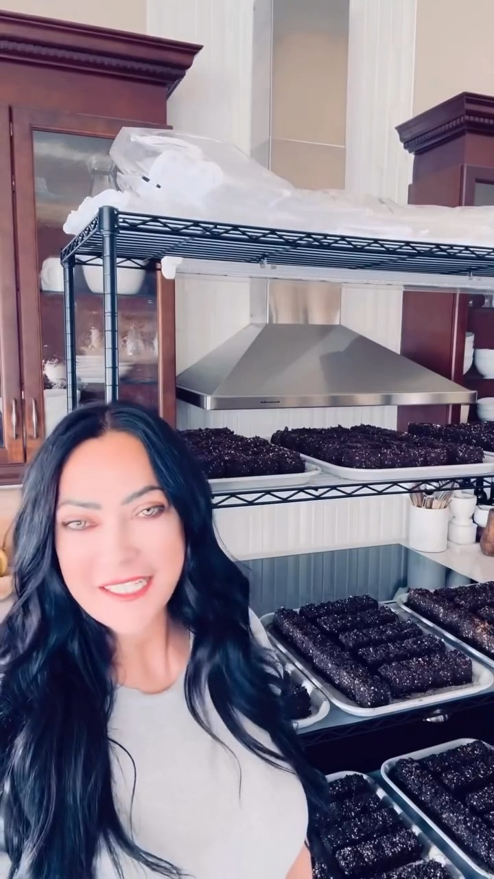 The #1 mistake people make when planting snapdragons? 🦎Covering them with soil!
Pro Tip: Snapdragons are surface-sowers, meaning they actually need light to germinate. When planting, just press the seeds gently into the soil-don’t bury them!
Once they have 3-4 sets of leaves, pinch the tops to encourage a bushier plant with way more blooms.

💡Want the exact LED Grow Light System I use to get these my seeds thriving indoors?
Hit the link in my bio to shop my Amazon
Storefront!
📌Save this post for when you’re ready to start your spring seeds!

#snapdragons #gardeningtips #seedstarting