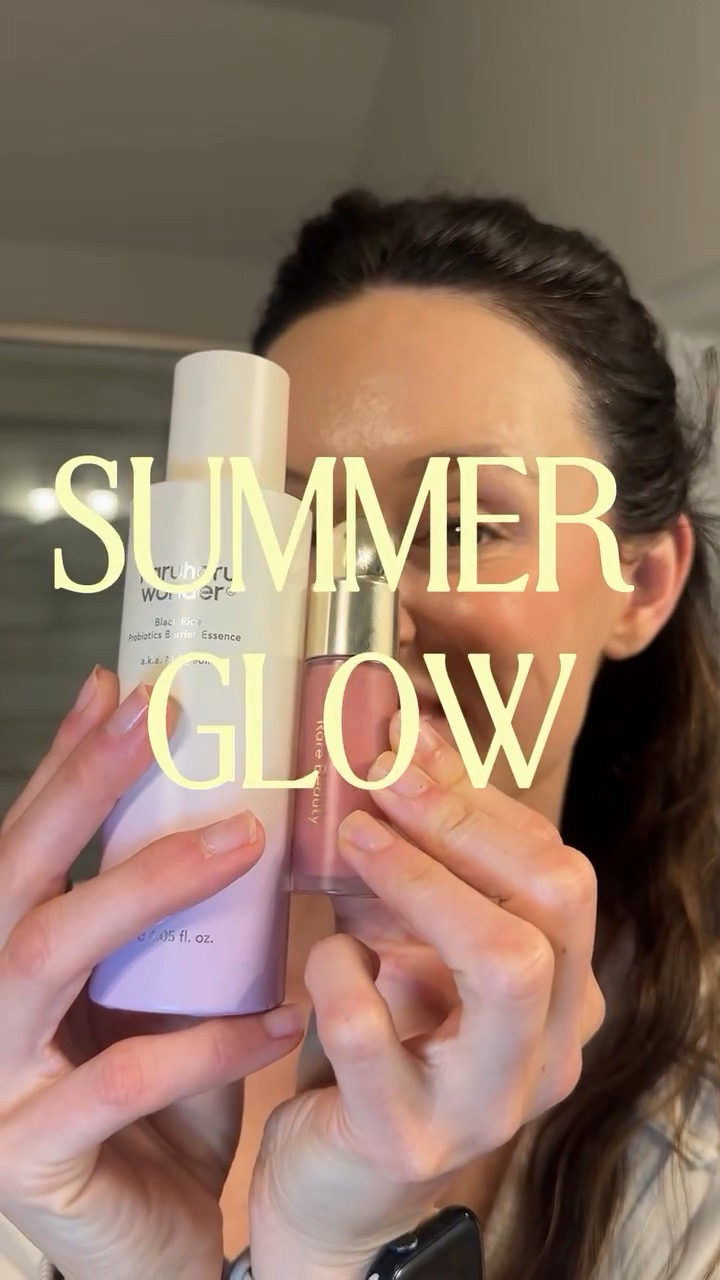 Your fav blush + the probiotic essence = sun kissed glow 

@rarebeauty @haruharuwonder_official 

#rarebeauty #haruharuwonder #beautyhacks #skinhacks