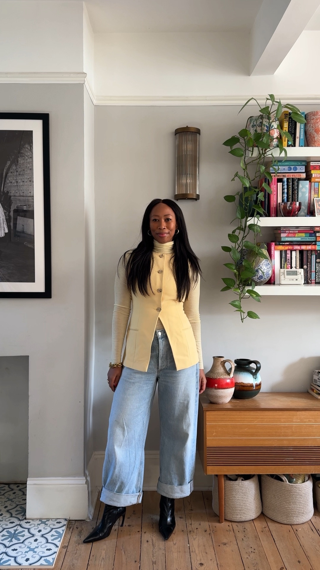 Winter workwear look weekend outfit waistcoat oversized jeans 