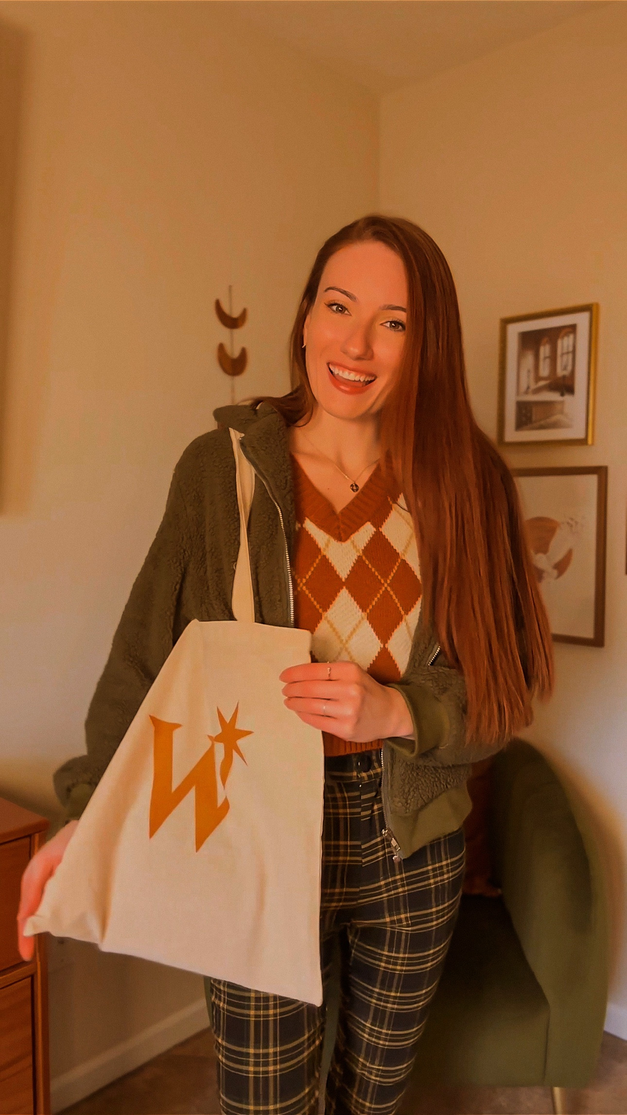 ready fred? ready george. bottoms up 🧡💜

crewneck: aftercolor
second & third tops: forever 21 (going out of business)
second skirt: urban outfitters (discontinued)
third skirt: the native one


—
#harrypotter #weasleywizardswheezes #fredandgeorge

#LTKStyleTip