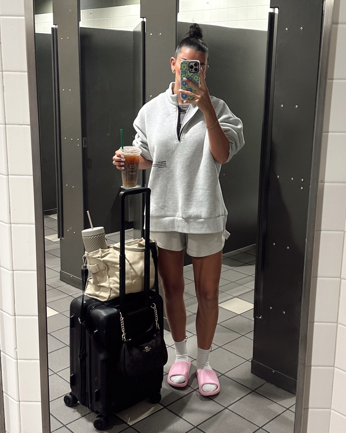The Perfecttt Airport outfit to stay comfy, and not feel like you’re overdoing it!!