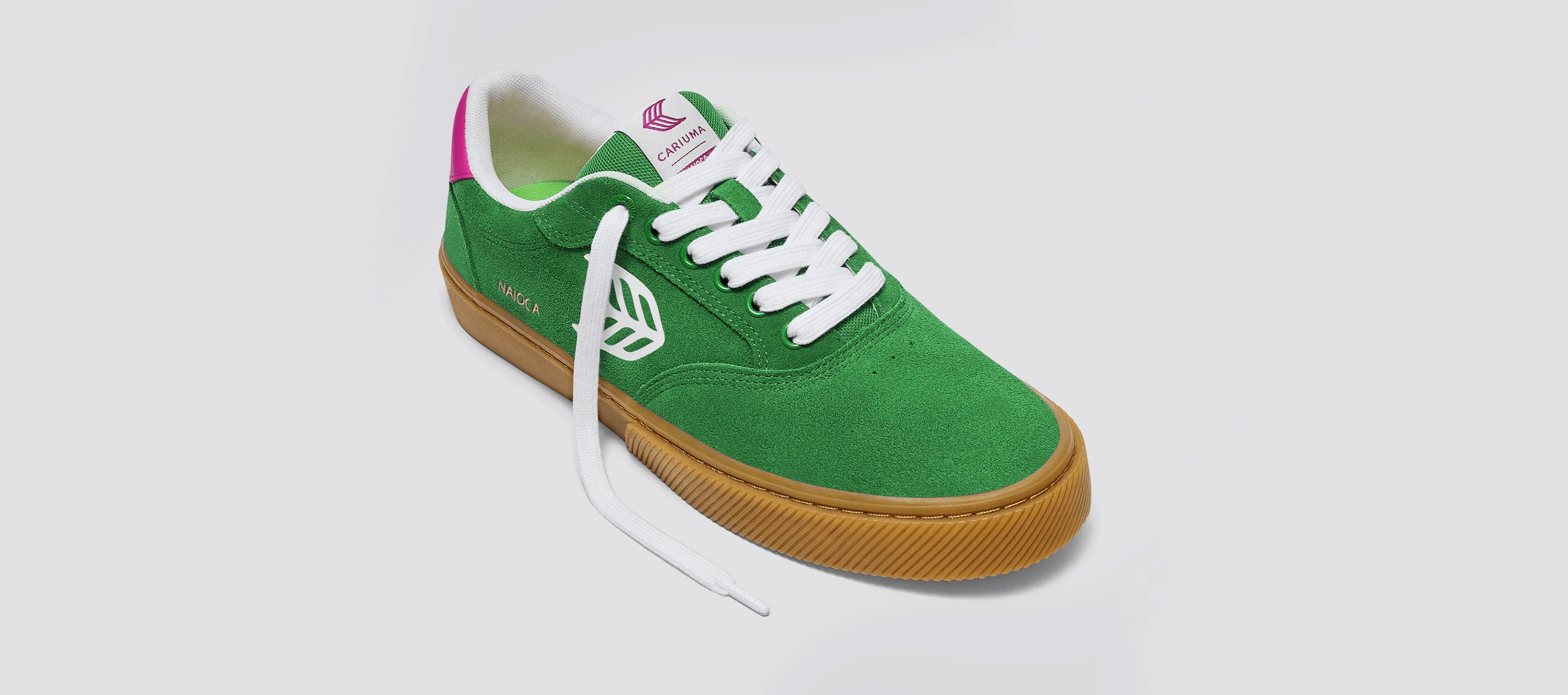 Smoke White Gum Suede/Green | Cariuma