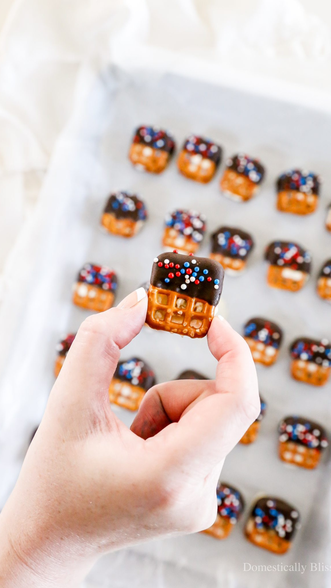 These Pretzel Ice Cream Sandwich Bites are a fun little sweet treat for summer and the 4th of July.

See recipe:
https://domesticallyblissful.com/pretzel-ice-cream-sandwich-bites/

🔗 Join our newsletter: https://domesticallyblissful.com/newsletter/ 

#LTKSeasonal #LTKKids #LTKParties
