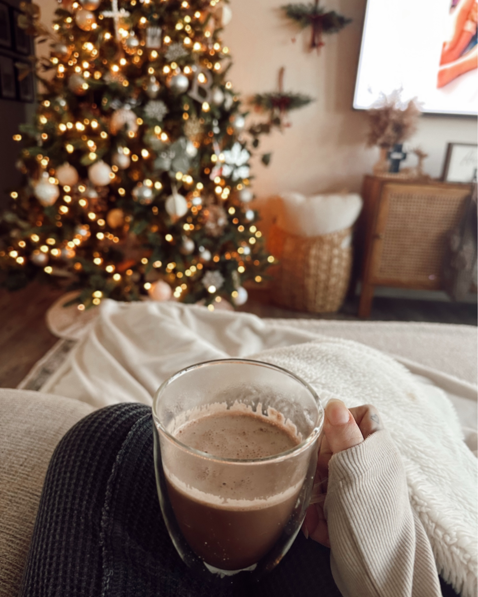 bone broth hot cocoa ☕️ becoming my pregnancy obsession 

It's extremely rich in nutrients and just delicious.

Recipe:
1.5 cups milk
1/3 cup homemade bone broth
1/8 cup (heavy pour) coco powder
1/4 cup (heavy pour) maple syrup, honey or organic brown sugar 

Throw it on the stove top and stir till it's nice and hot.

#LTKHoliday #LTKBaby #LTKdayinmylife