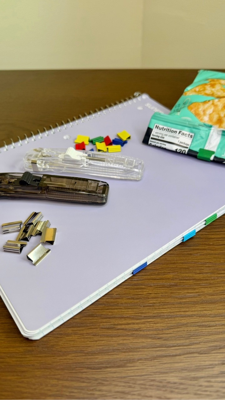 Reusable paper clips! Keep your papers together without staples. reusable easy to use and so satisfying.
#LTKHome #LTKOfficeFinds #OfficeFinds #PaperClips