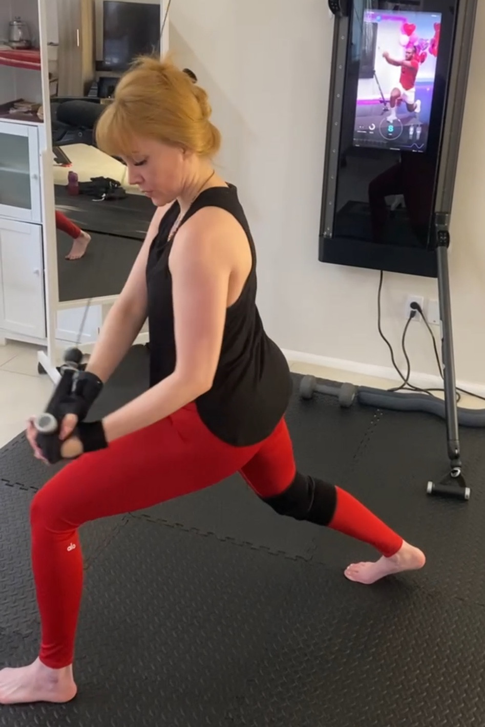 Getting after it #InMyAlo - who else loves their home gym and lifting?! Xoxo ♥️✨💪🏻

#LTKfit #LTKFind #LTKstyletip