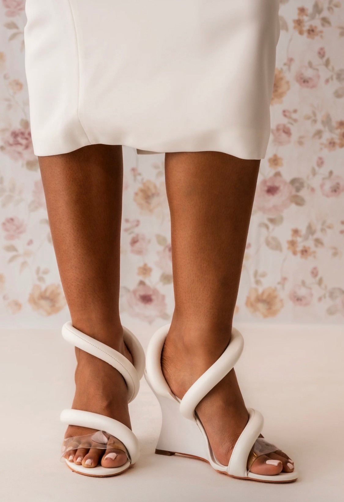 AKIRA MINORU WHITE WEDGE SANDAL @AKIRA 