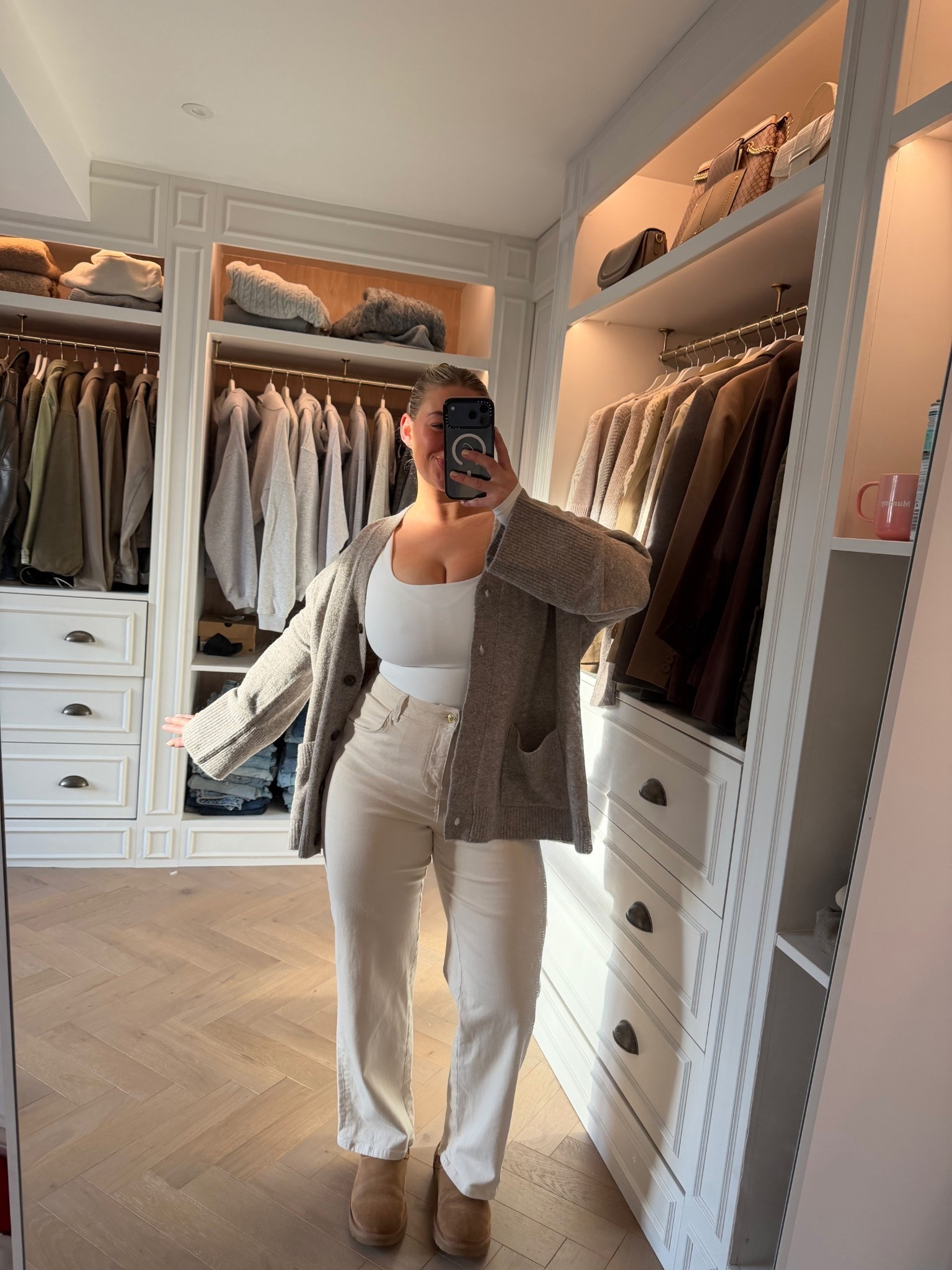 Wearing both in size L! Stretchy jeans are from Ambela.com ☁️💫✨