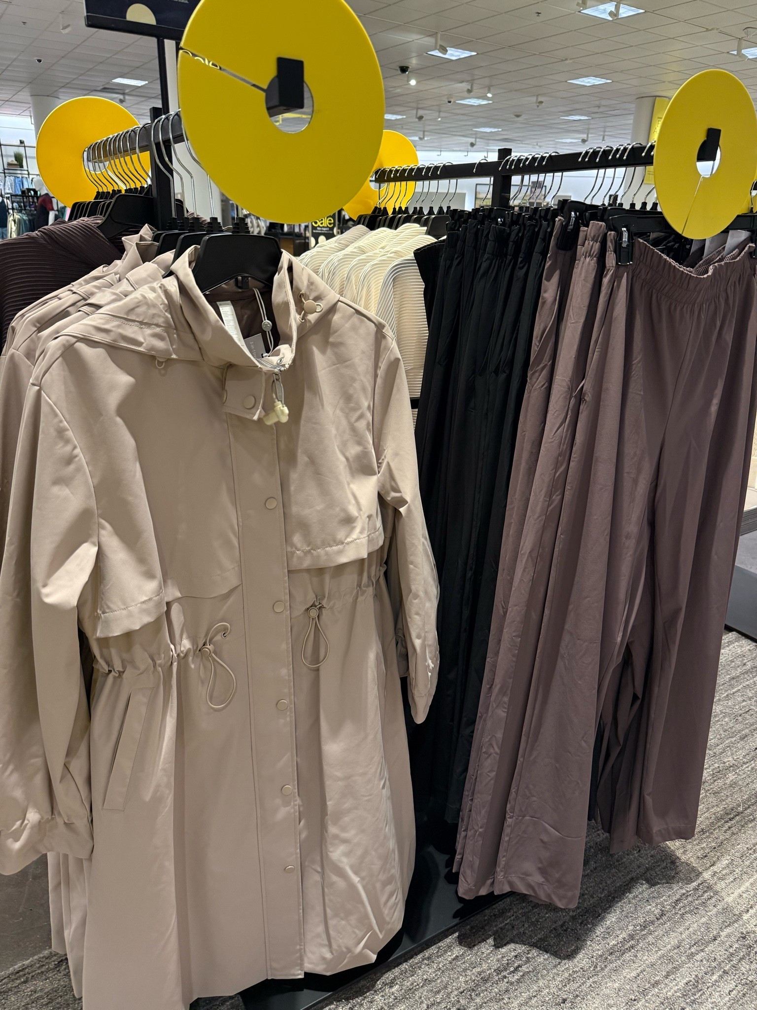 This trench coat is giving otw to Pilates in the city💁‍♀️

Dressupbuttercup.com #dressupbuttercup #dederaad

#LTKootd #LTKmomlife #LTKSaleAlert