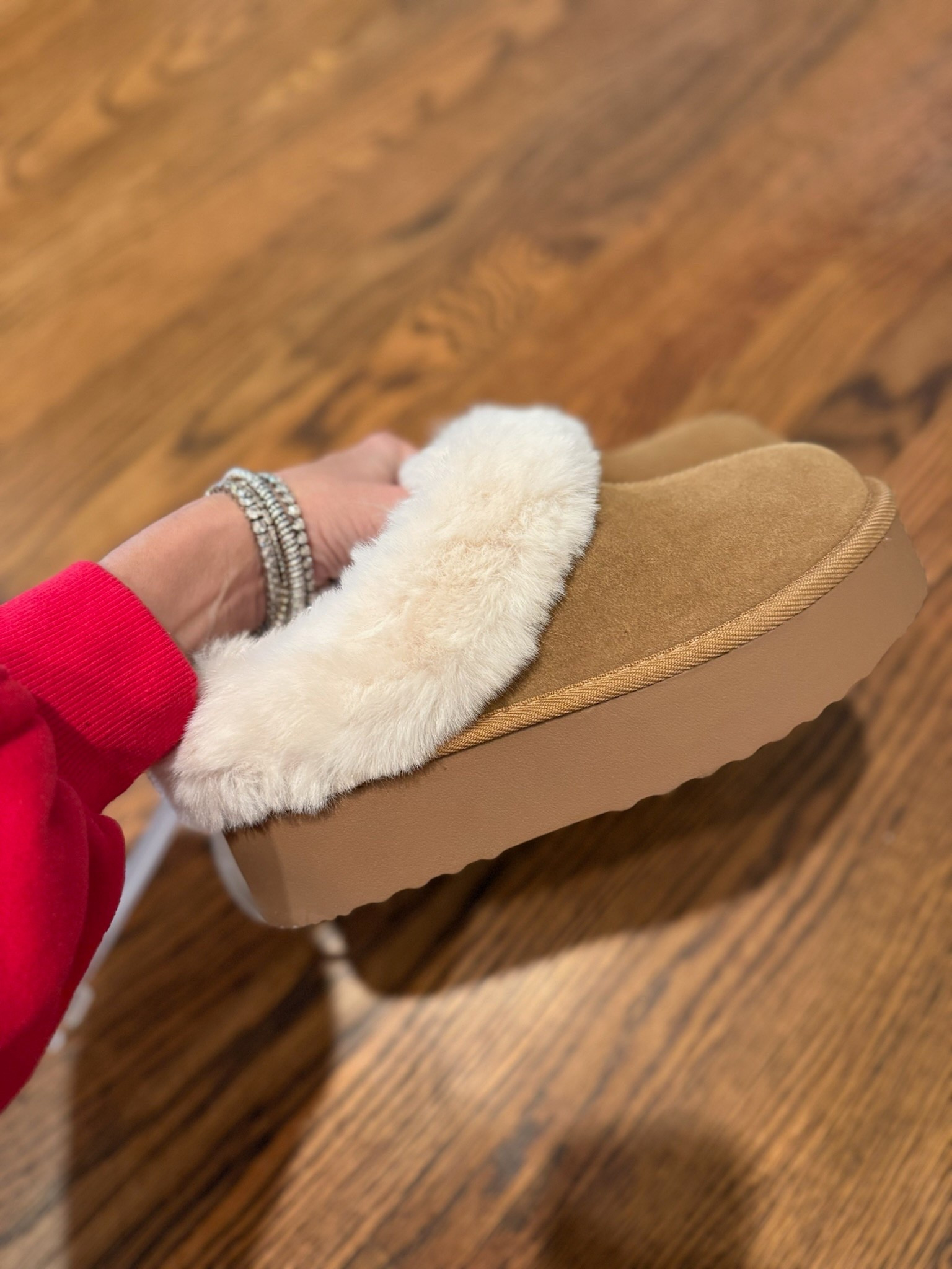 Cutest target slippers just arrived!!! $40 I’m obsessed! 

#LTKFindsUnder50 #LTKselfcare #LTKGiftGuide