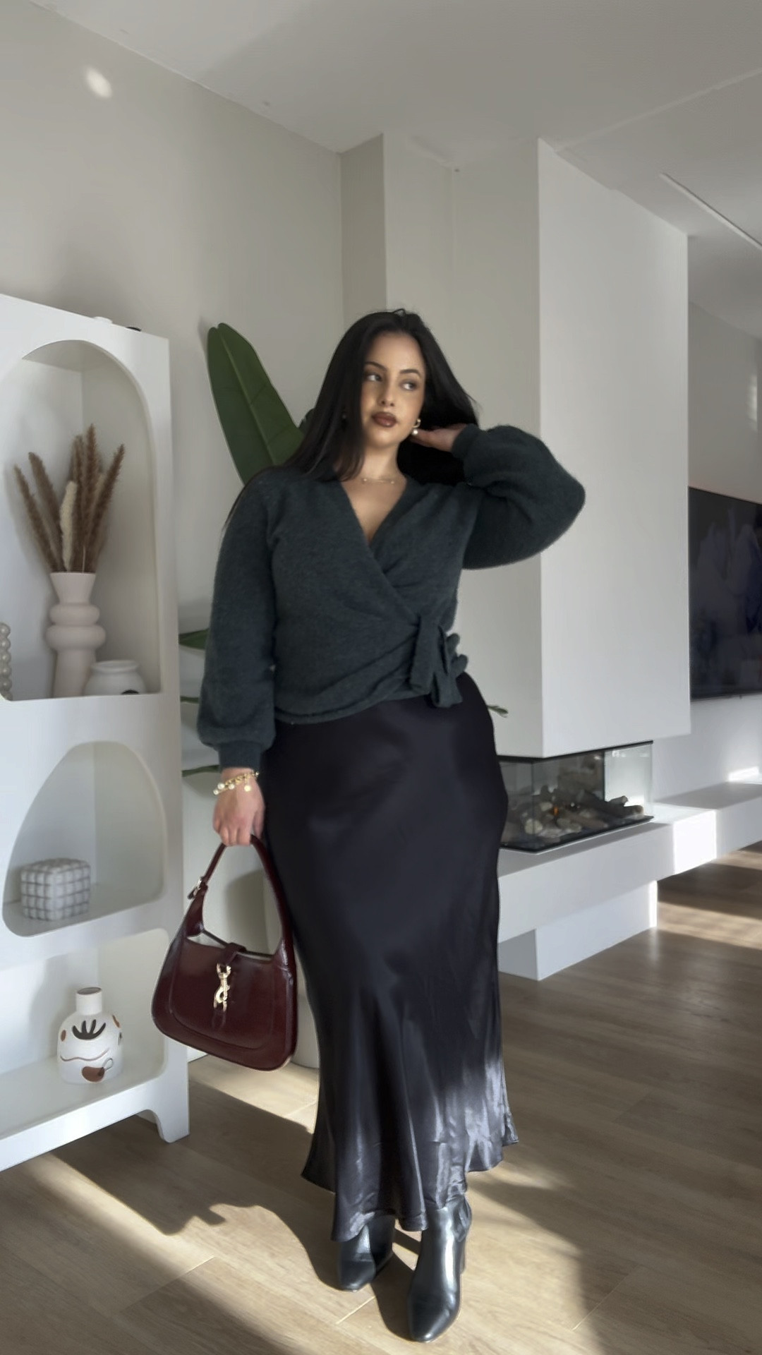 I love mixing textures and jewel tones for fall 🍂 

Skirt: size L
Cardigan: size L 

#LTKMidsize #LTKPlusSize #LTKSeasonal