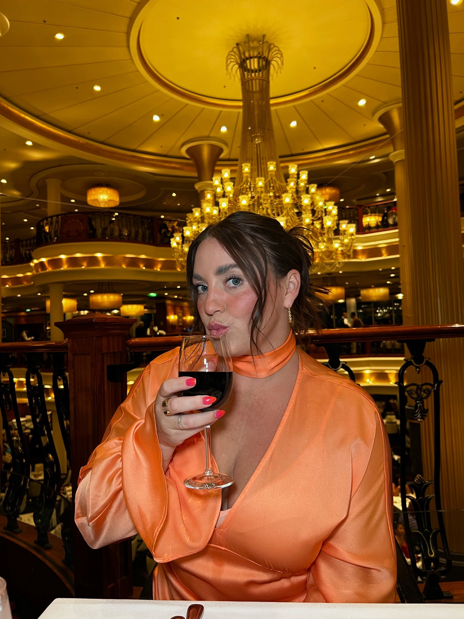 Summer vacation cruise dinner outfit! Would be perfect for a date night! 