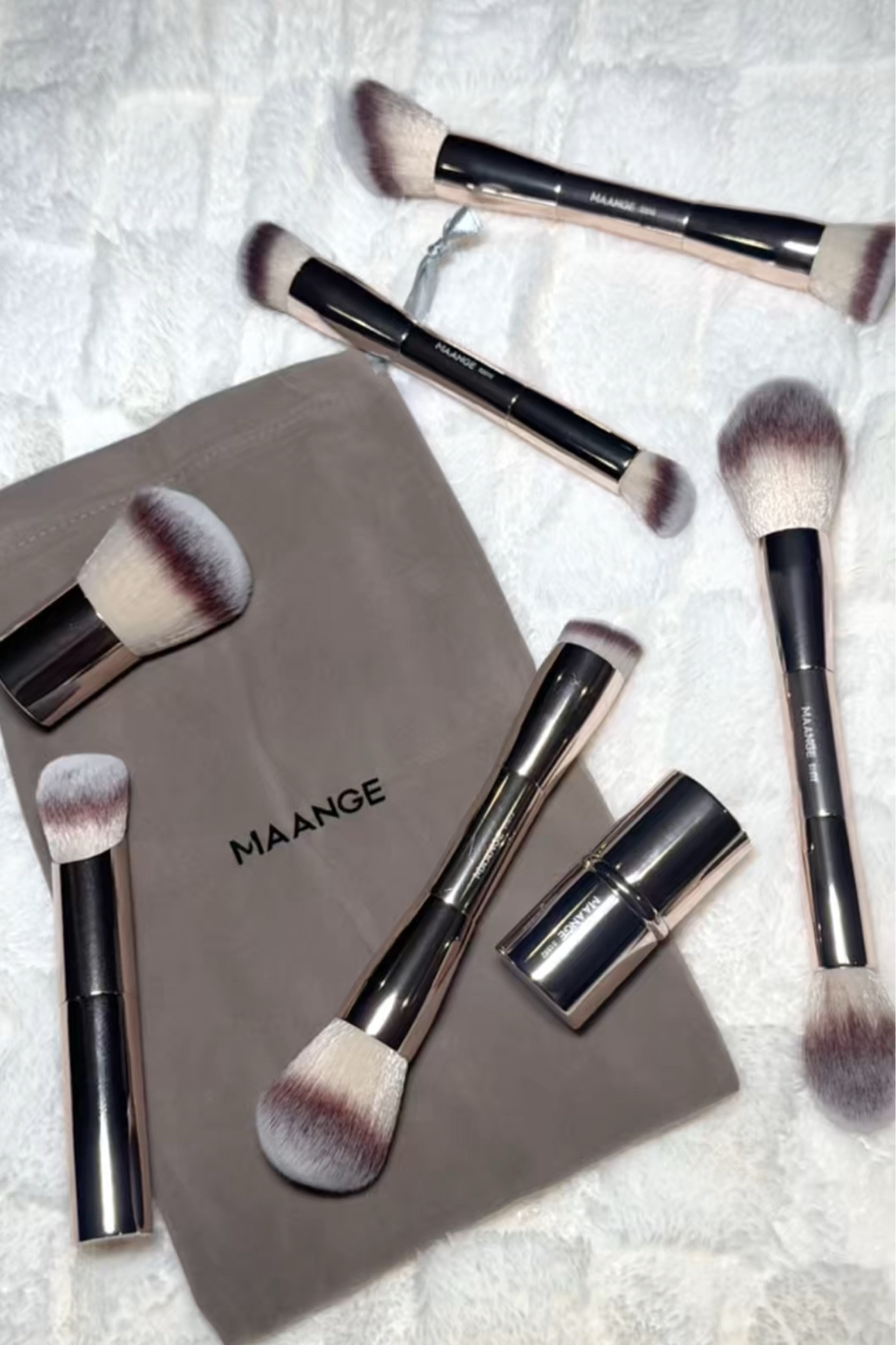The e best makeup brushes >>

#LTKGiftGuide #LTKHoliday #LTKBeauty