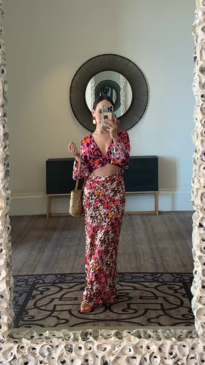 This exact dress is sold out, but I linked a few current-season favorites from the same brand. Always love their bold prints and colors for summer 🩷

#LTKdayinmylife #LTKootd #LTKTravel