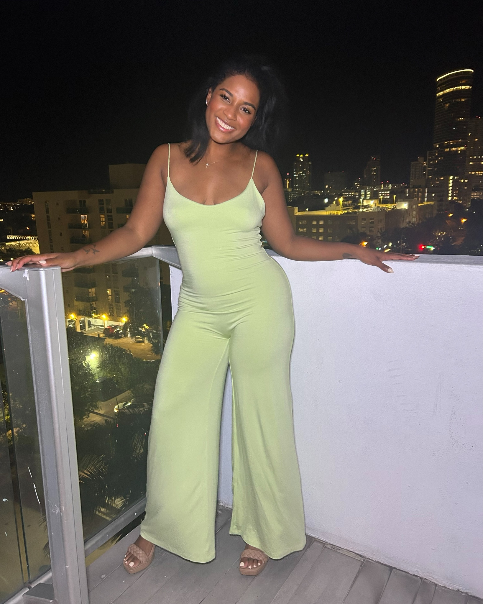 A moment for the cutest, most flattering, jumpsuit 

#LTKFindsUnder100 #LTKMidsize
