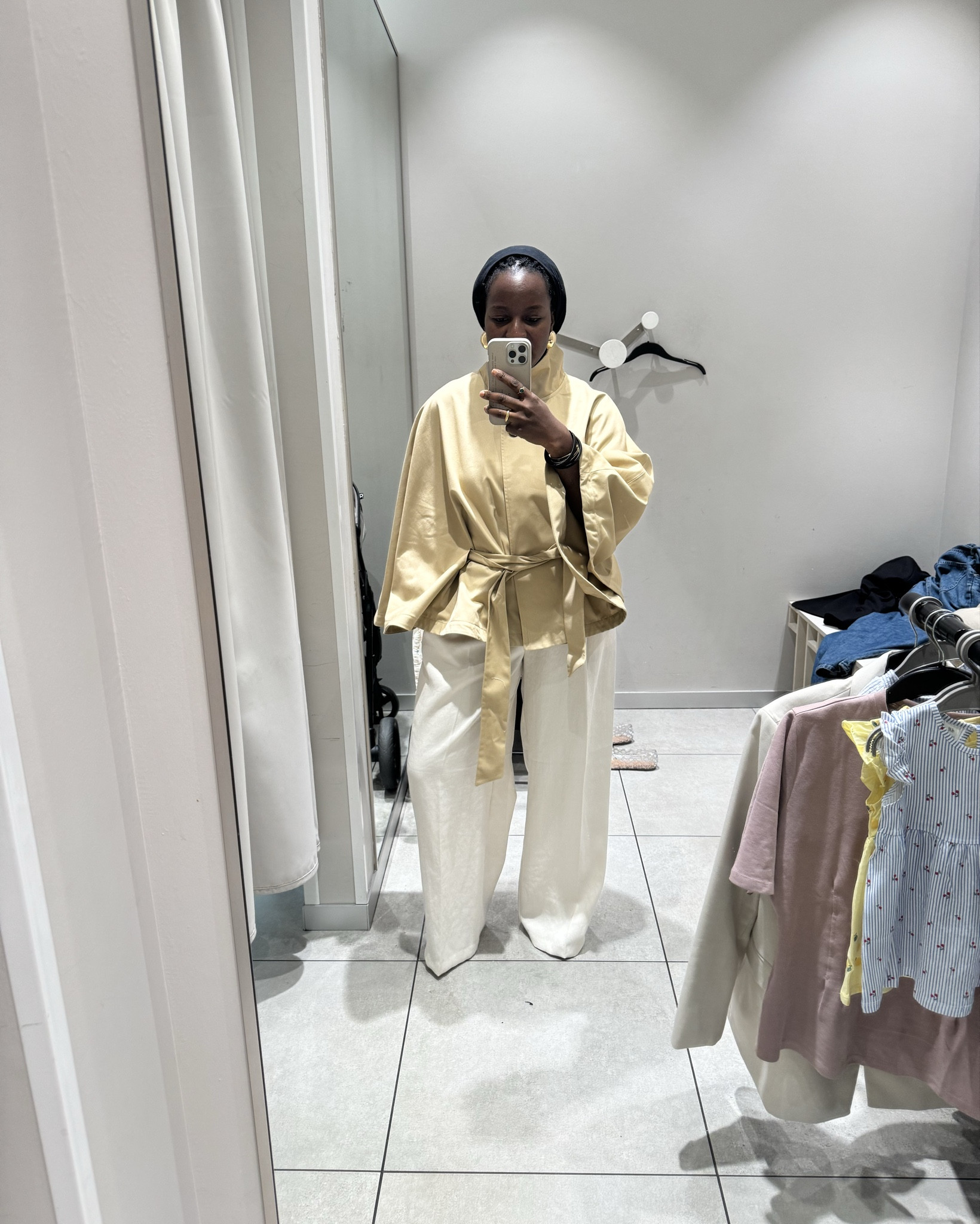 25% off site wide on the H&M app!! I tried these on (cape and pants) yesterday when I was in store and I may have bought them too!! 

#LTKootd #LTKSpringSale #LTKSaleAlert