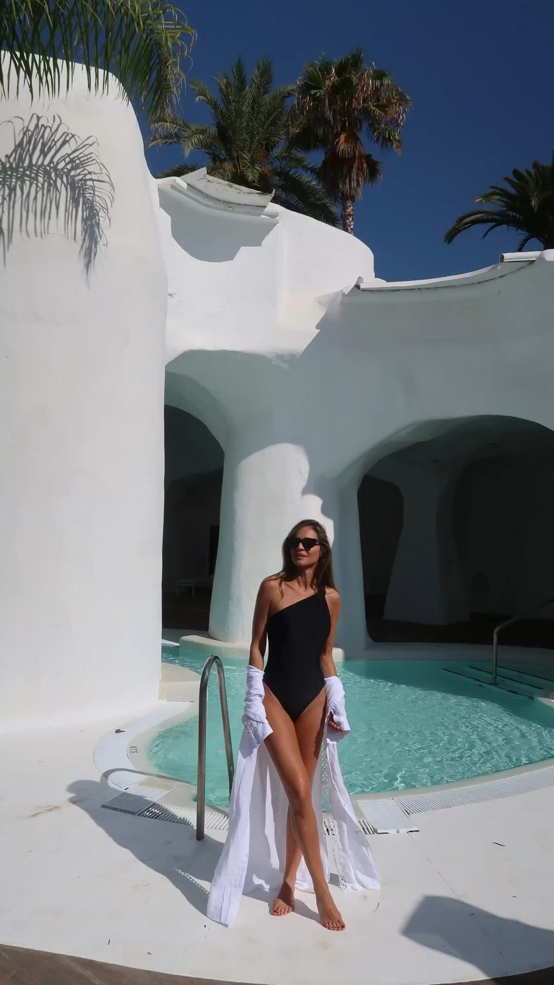 Traje de baño negro asimétrico 🖤 

#LTKeurope #LTKSeasonal #LTKswim