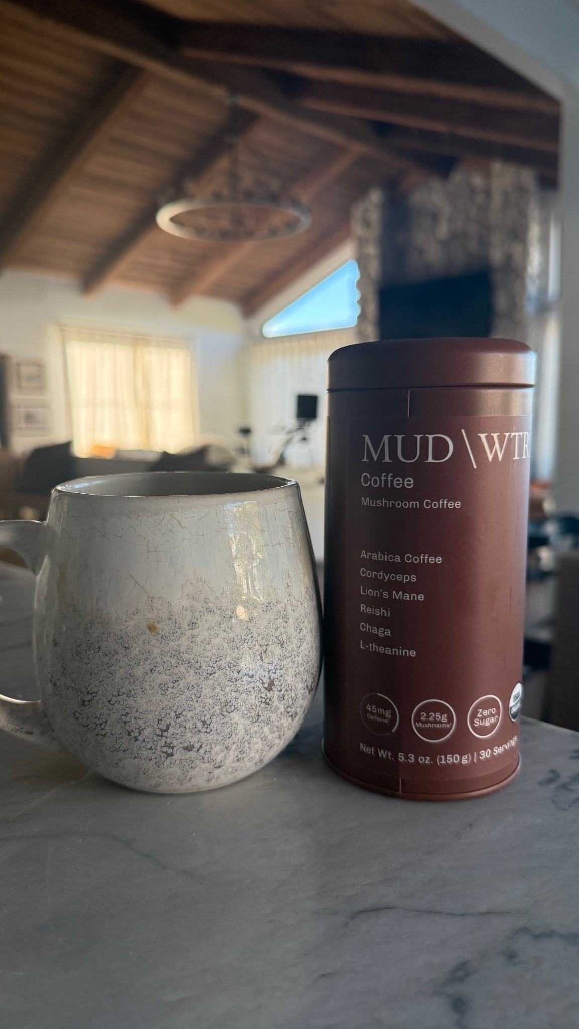 You guys know I love @drinkmudwtr already but their new mushroom coffee is sooo good! Love that it’s low caffeine too. No jitters for me 