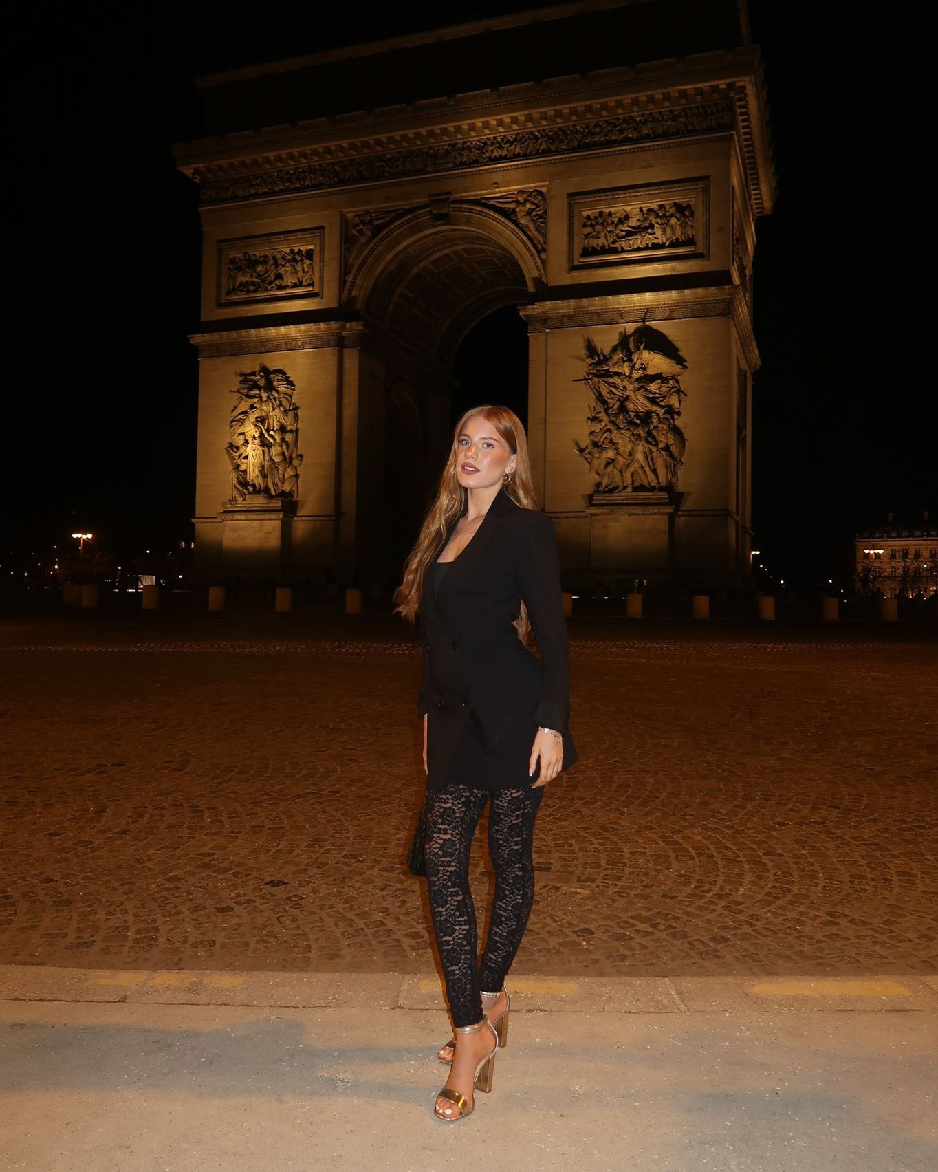 Whole outfit is Whitefox 🖤

Double breasted blazer, lace trousers, gold heels, woven bag, Paris fashion week, PFW, euro summer, city break, monochrome, all black outfit

#LTKeurope #LTKFashionMonth #LTKspring
