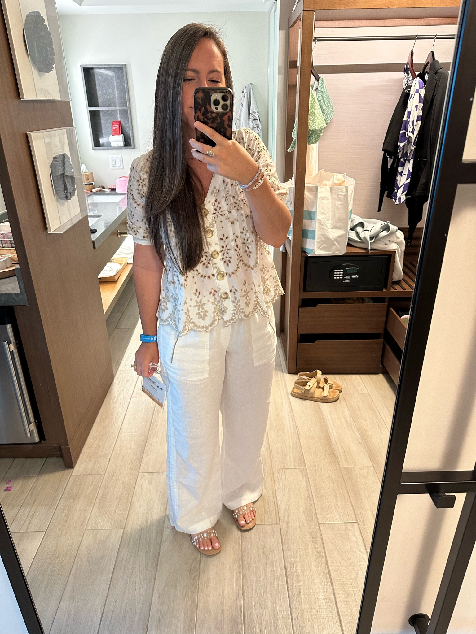 Resort wear. Eyelet top, linen pants, athlete 