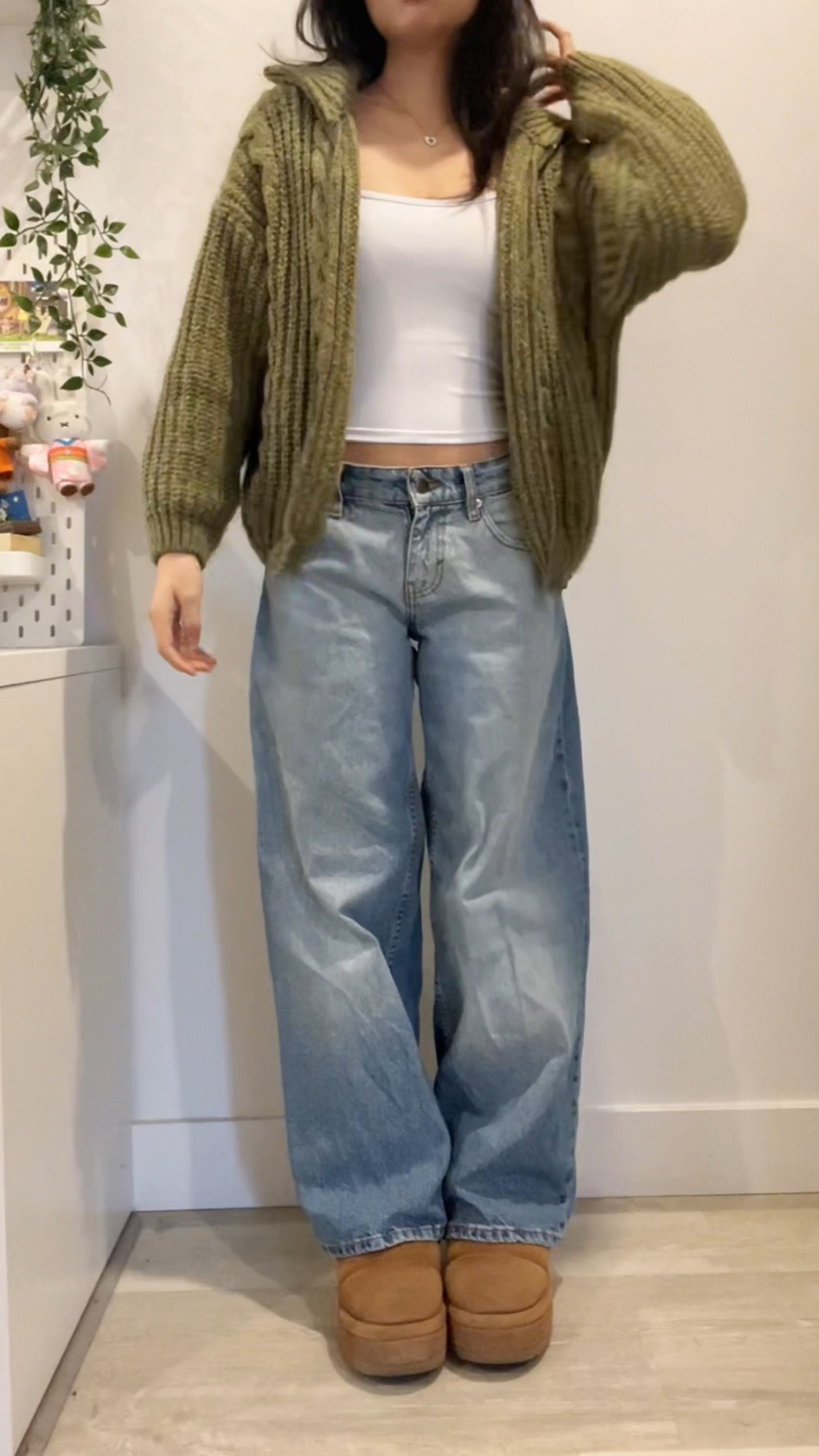 jeans from motel rocks: low rise roomy in vintage bleach (W24 L30)
sweater: from lewkin, but i don’t think they sell this color anymore!
