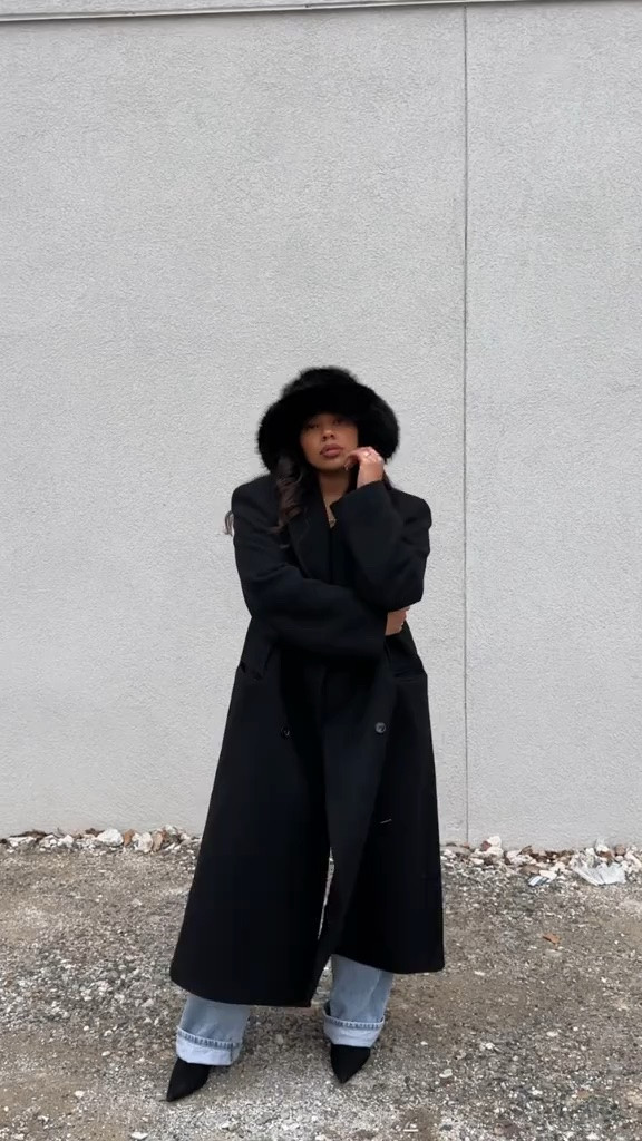 Fur is back 😍

#LTKSeasonal #LTKootd #LTKMidsize