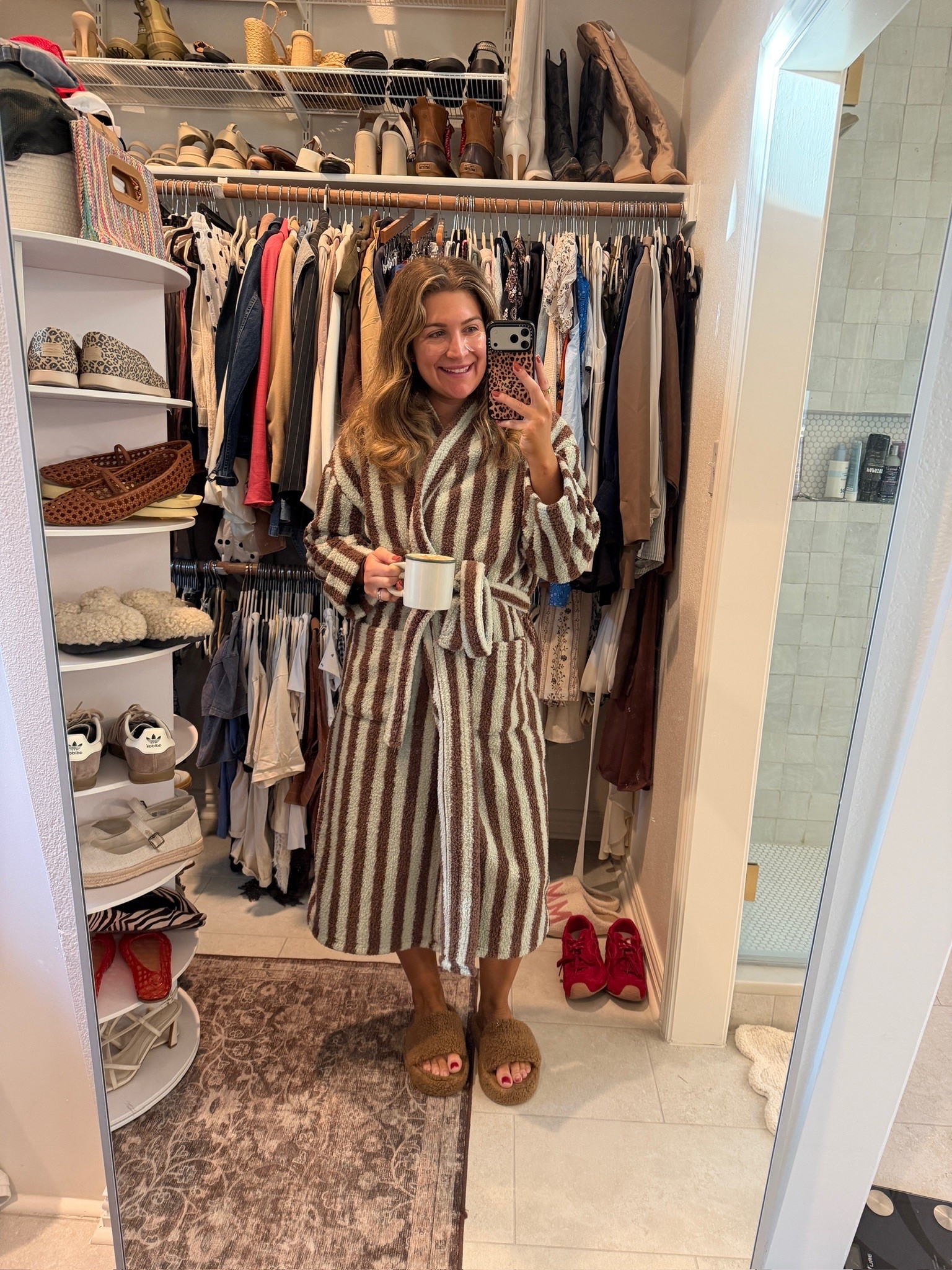 Loving this plush robe from Amazon! Great quality and could make a perfect gift this holiday day season!!

Amazon finds, Amazon robe, Amazon gift ideas, plush robe, bath robe