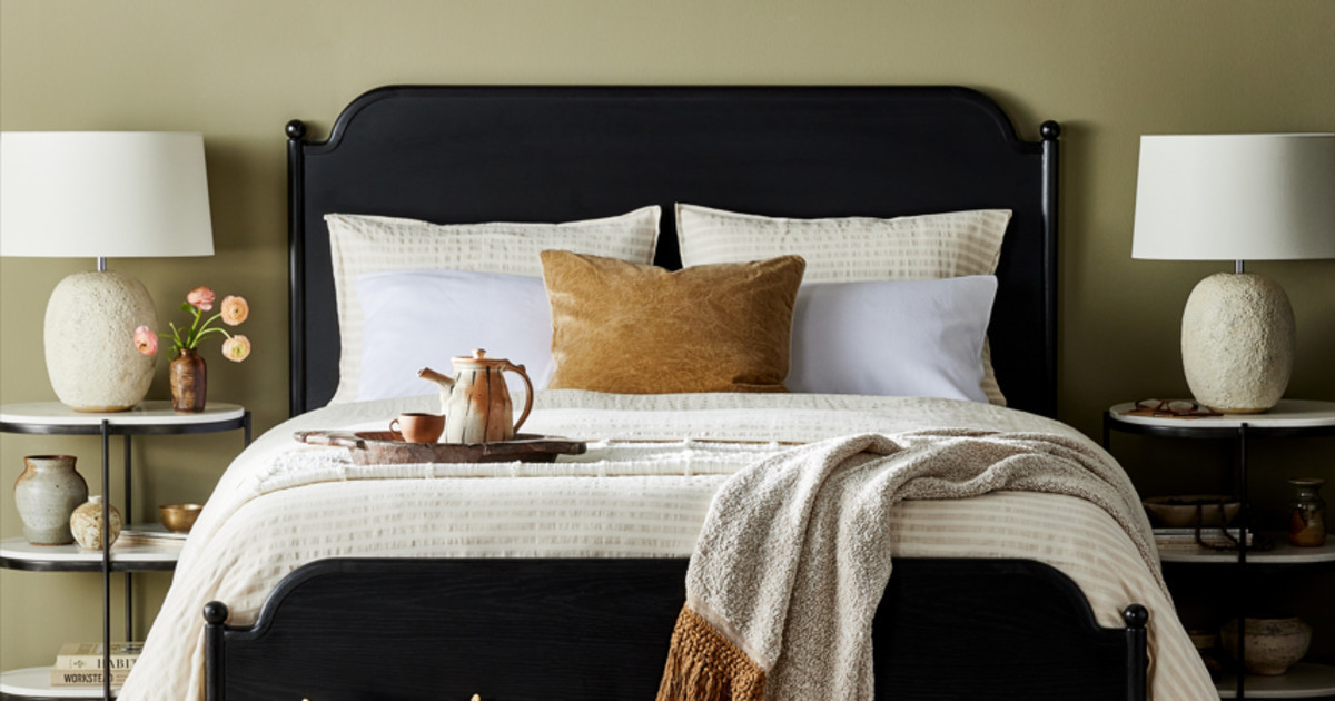 Nadia Bed | Magnolia