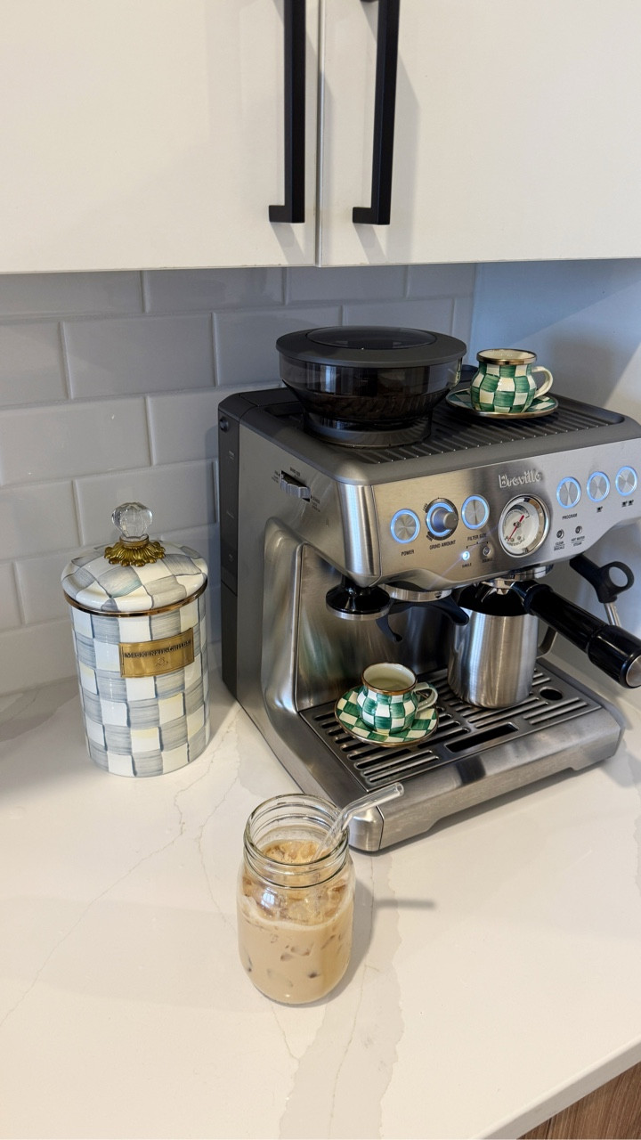 Winter morning routine! ☕️🧘🏻‍♀️