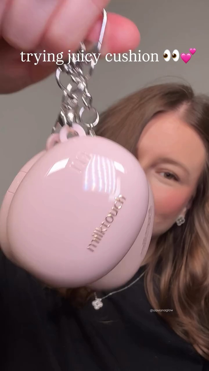 milky k-beauty glow is real 👀🥛

@milktouch_global all day skin fit milky glow cushion in 19C rosy ivory

Would you wear this for your everyday base? 🤔💭

🏷️ @pureseouluk @milktouch_official milk touch milky glow cushion 19c rosy ivory, korean cushion foundation, rosy glow makeup, glass skin base, dewy everyday makeup.

#milktouch #kbeauty #makeup #cushionfoundation #glowyskin