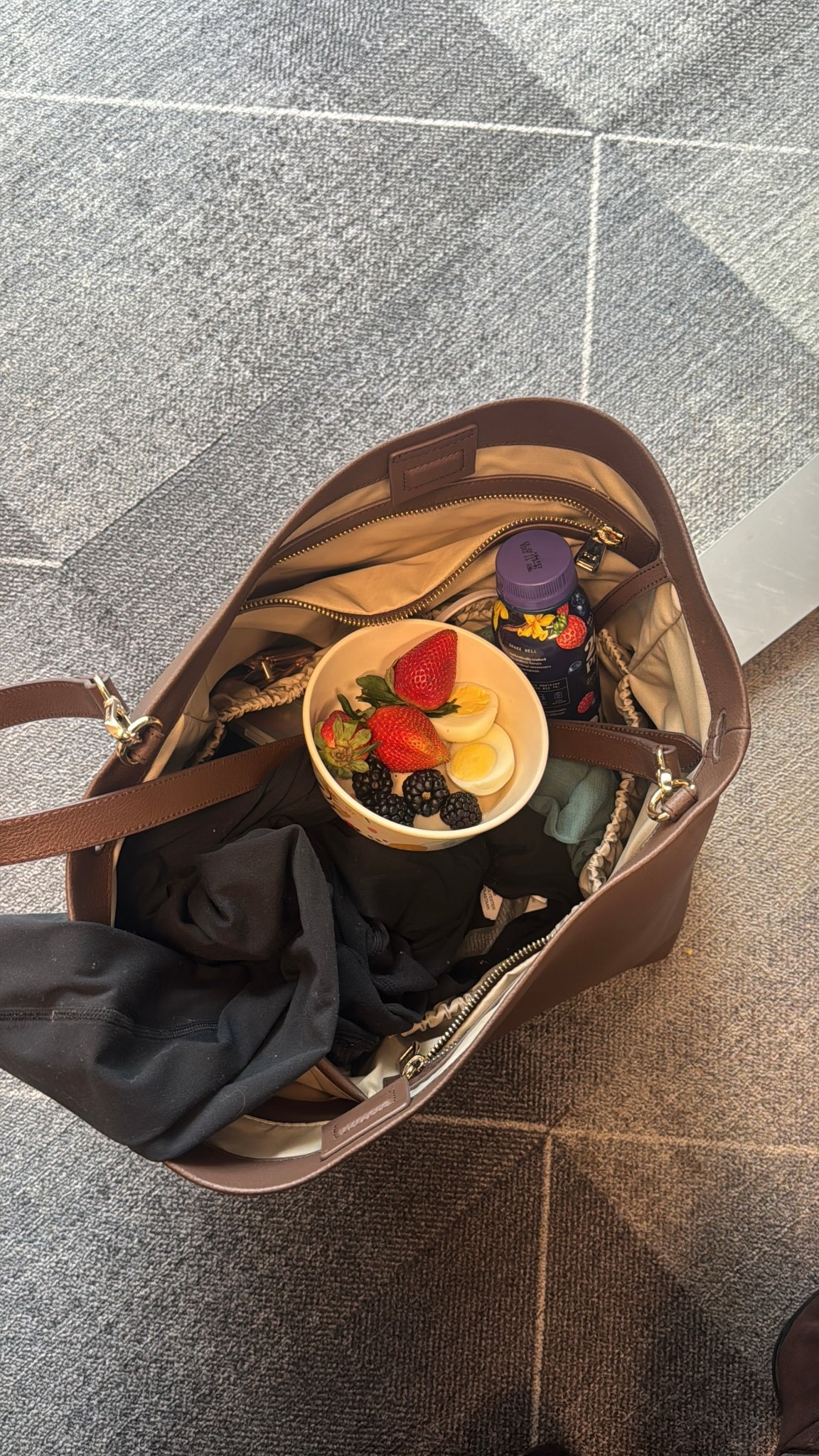 What's in my bag / video on ig 

#LTKWorkwear #LTKdayinmylife #LTKOver40