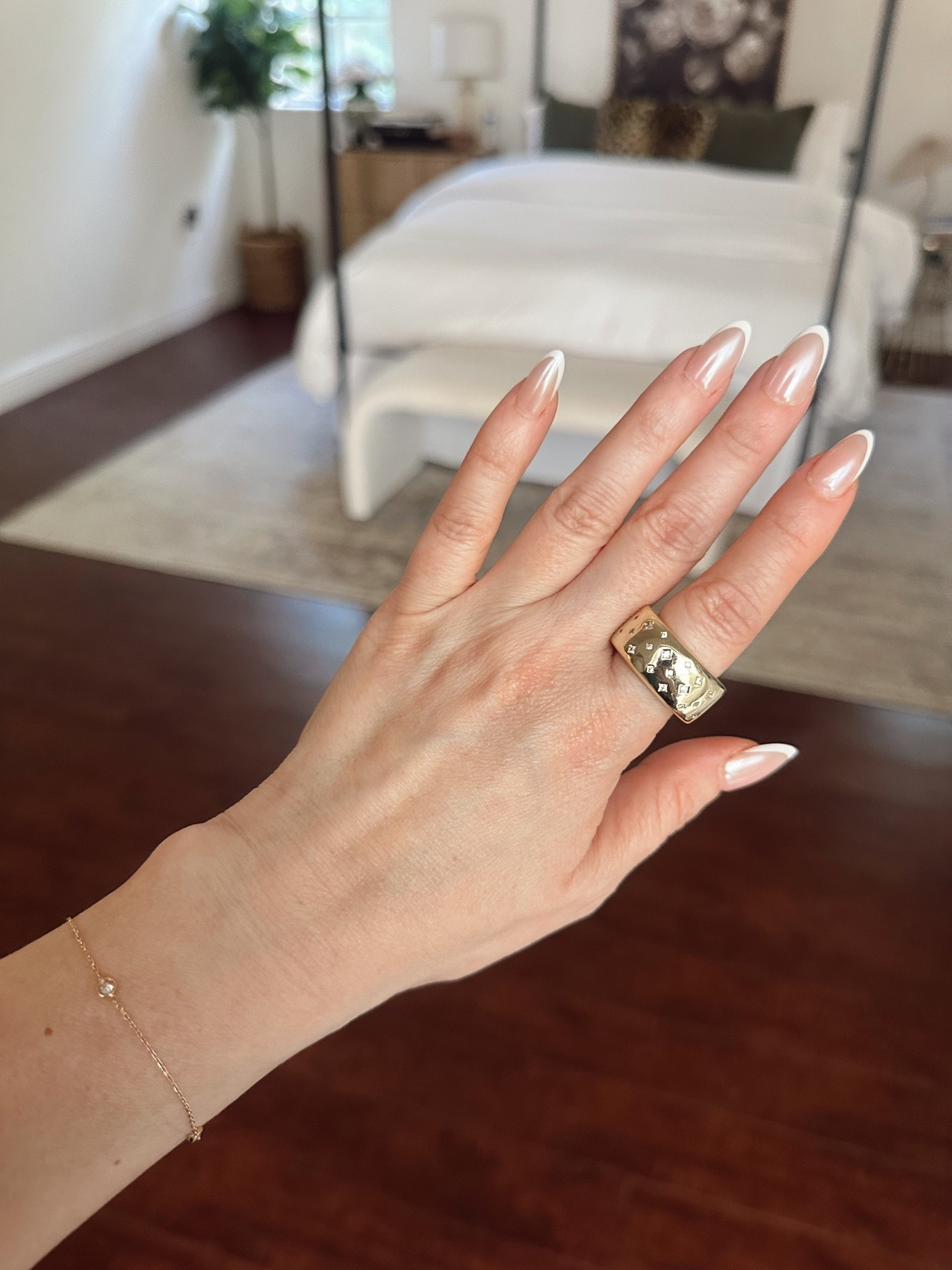 OURA RING Girlies!!! This chic oura ring cover is the perfect way to spice up your oura ring! Just order the same size as your oura ring!