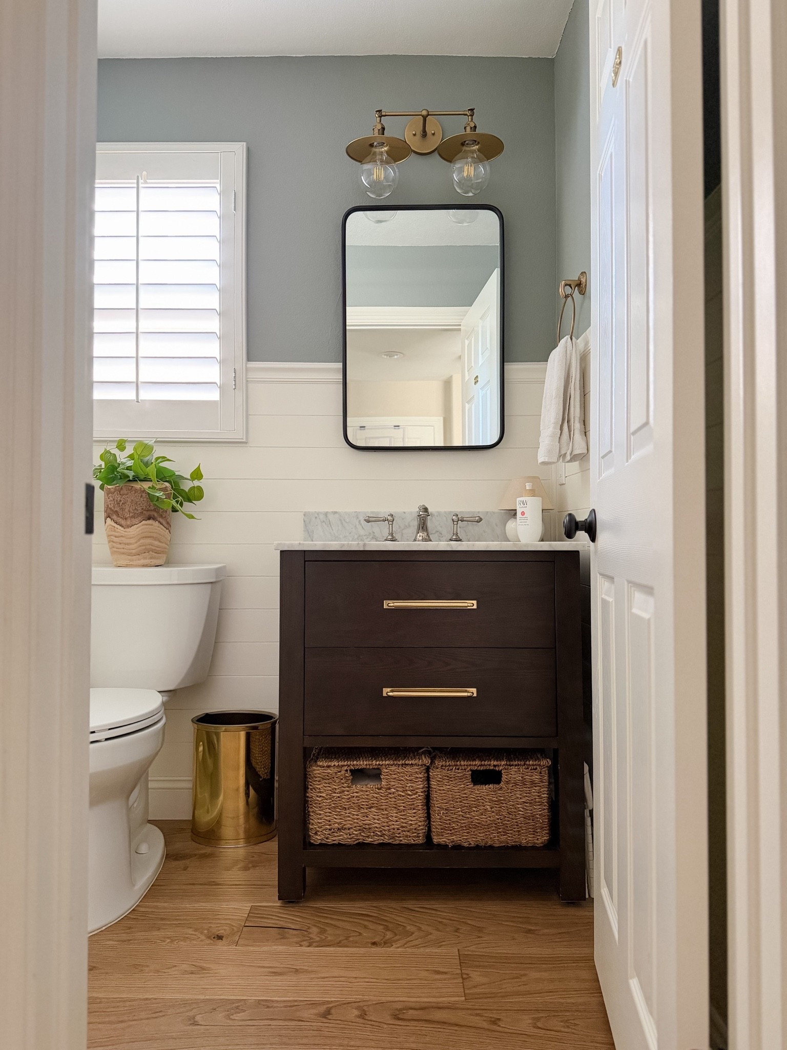 Half bathroom sources

Vanity with marble top
Amazon light
Seagrass baskets
Kohler faucet
Brass hardware

#LTKHome #LTKSaleAlert
