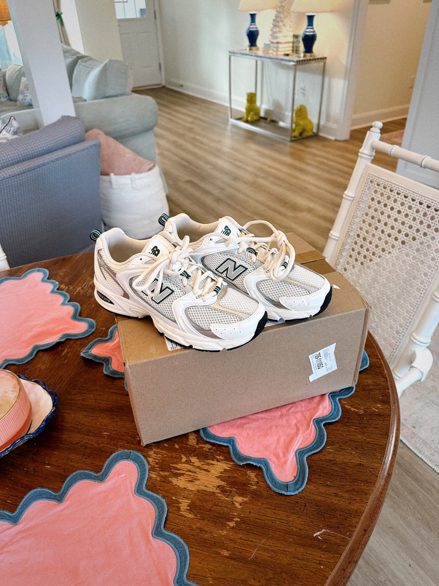 Perfect Fall and Spring Sneaker!
Run true to size 