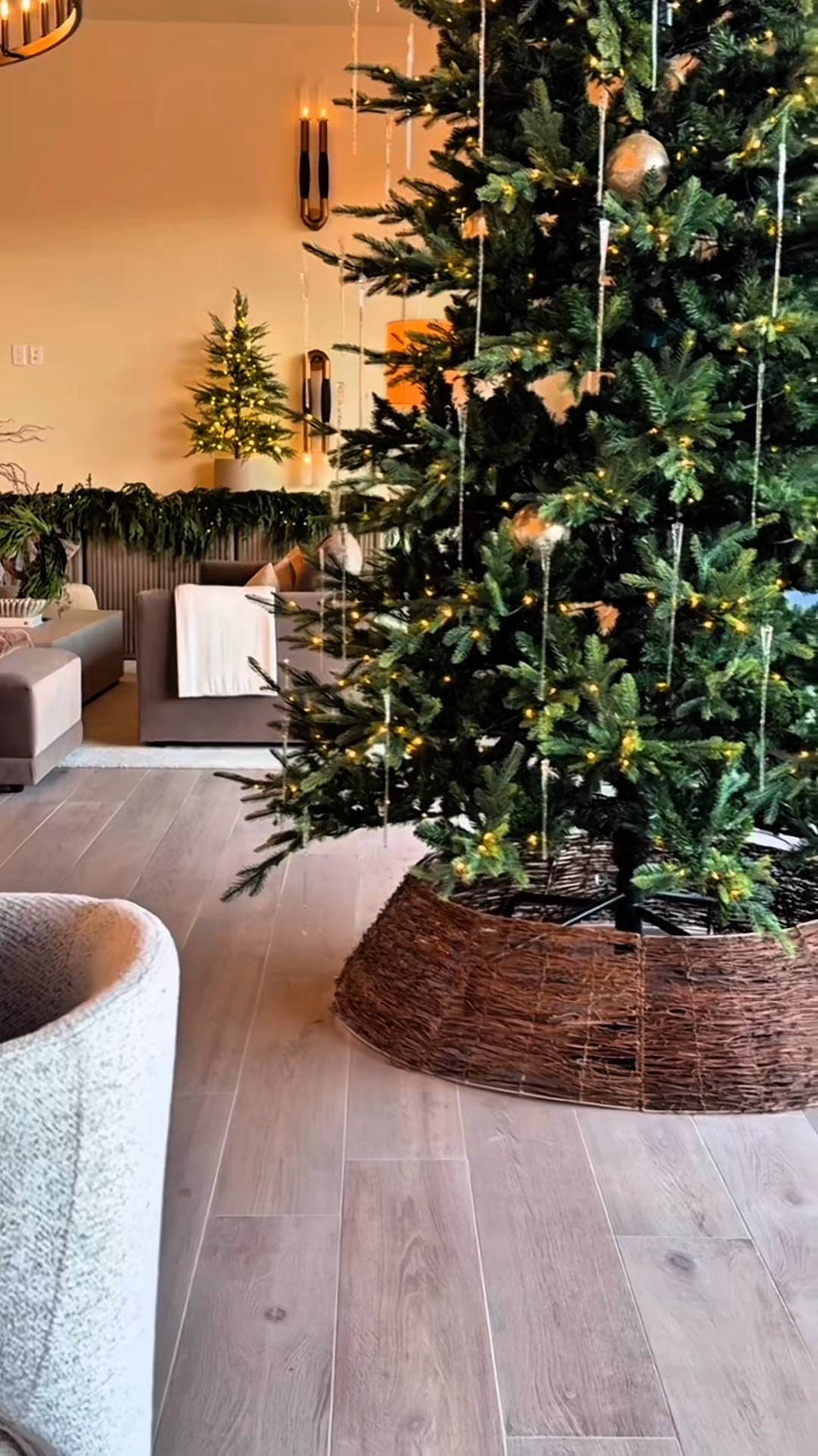 Holiday staples you’ll grab every year 🎄✨

amazon christmas decor
holiday decor finds
christmas garland
christmas bows
holiday home decor
christmas wreaths 
neutral christmas decor
affordable christmas decor

#LTKSeasonal #LTKHome #LTKHoliday