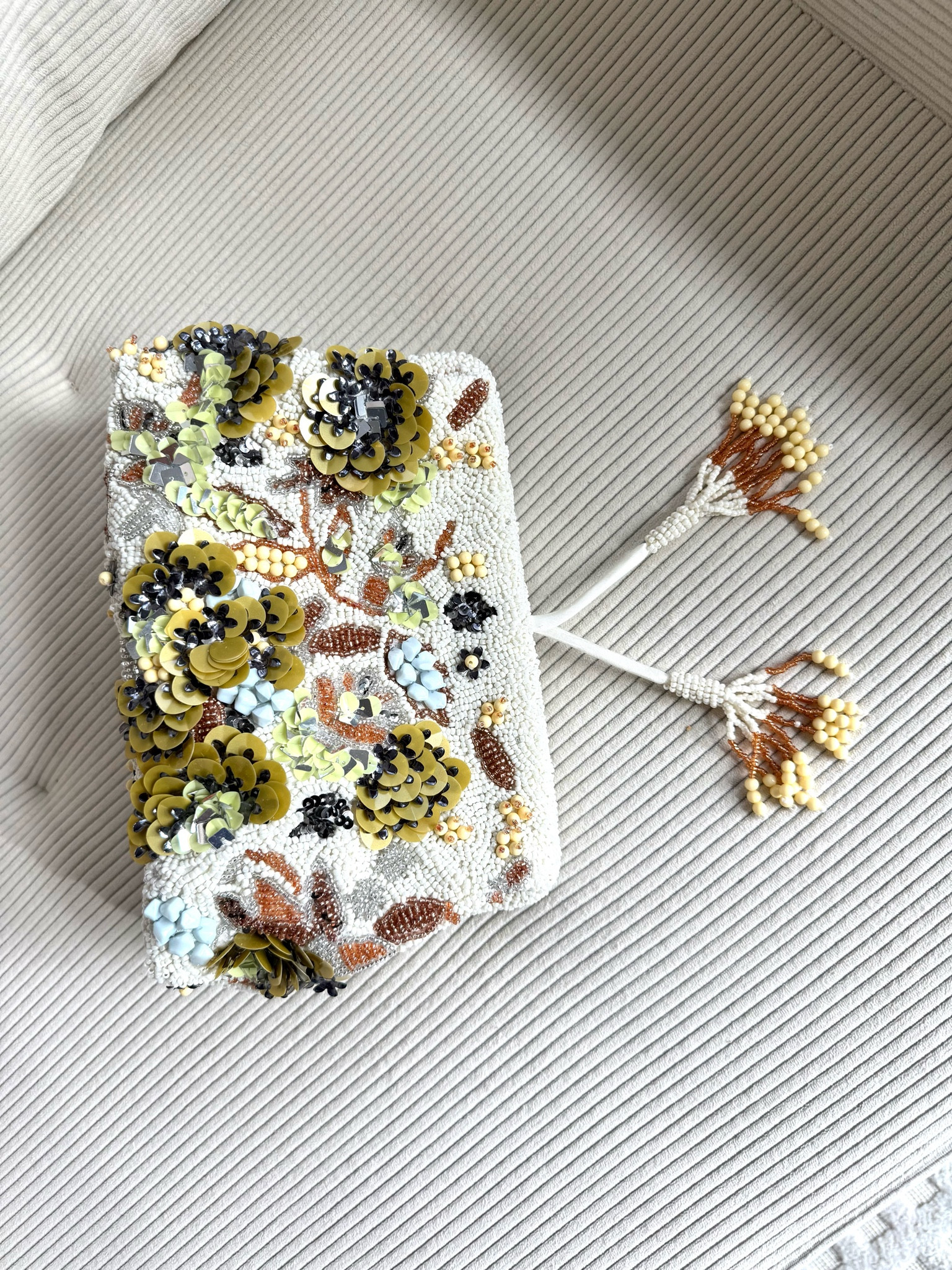 This beaded clutch is so pretty! Love the color palette and floral embellishment 

#LTKSeasonal