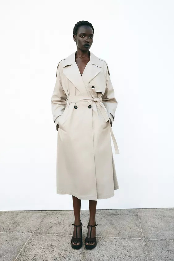 Long trench coat with a lapel collar and long sleeves with tab and button fastening. Front welt p... | Zara US