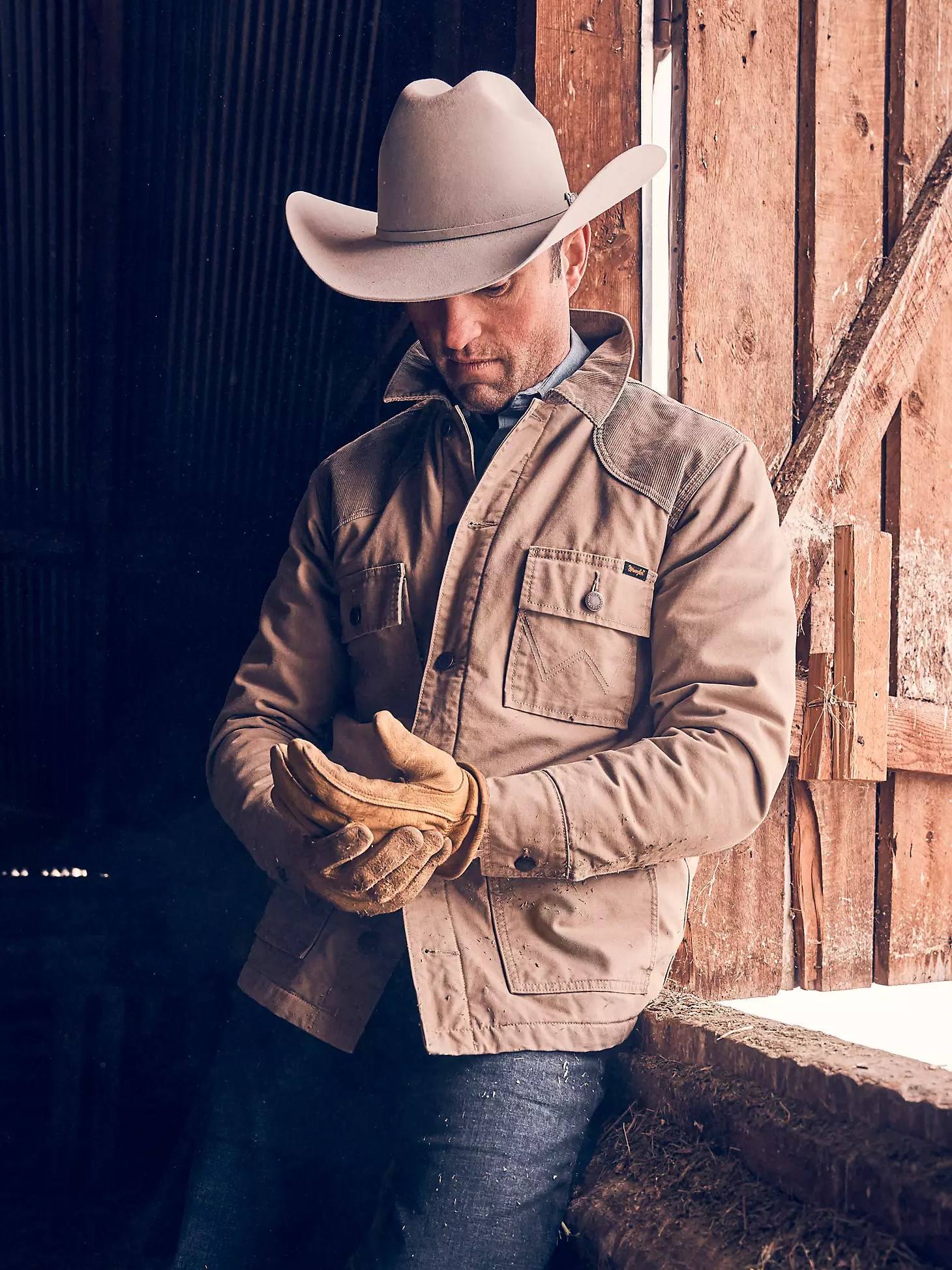 Men's Wrangler Corduroy Yoke Lined Barn Coat in Cathay Spice | Wrangler