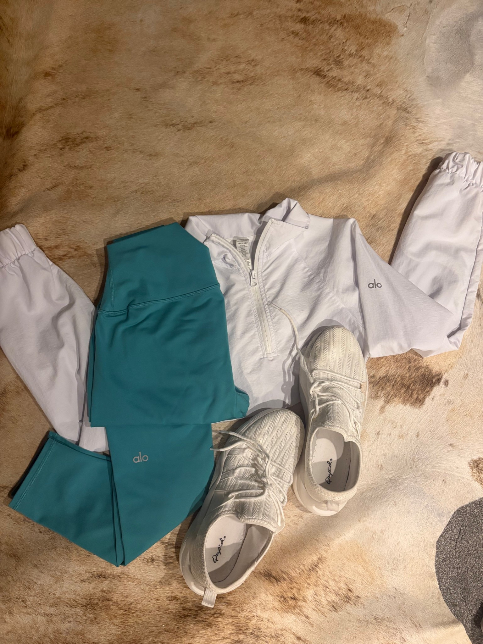 ALO yoga set 👟#ootd

#LTKActive #LTKfitnessgoals #LTKootd